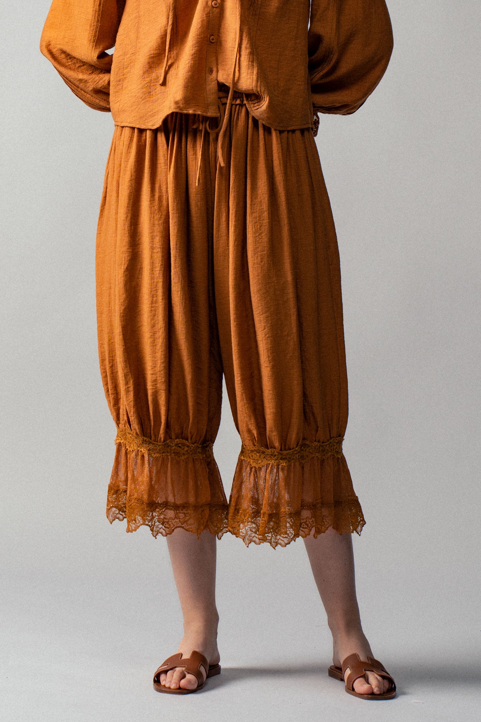 Lace-Trimmed Cropped Bloomer Pants