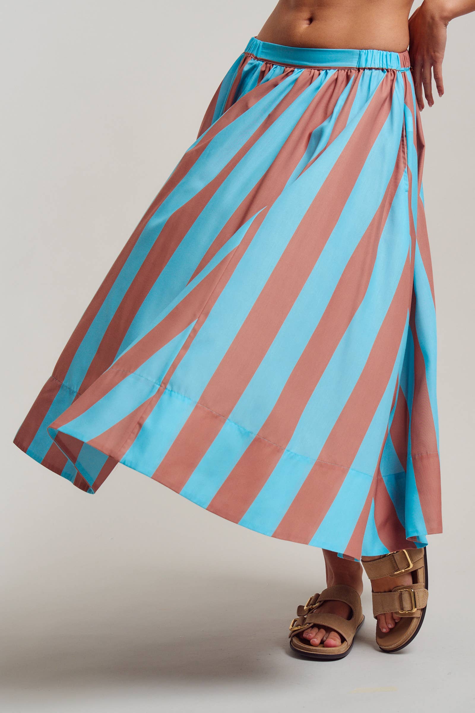 Urban Daizy Retro Chevron Stripe Elastic Waist Maxi Skirt Blue-Brown Skirt - Women's (UDSK0106-Blue-Brown) – alternate view 3