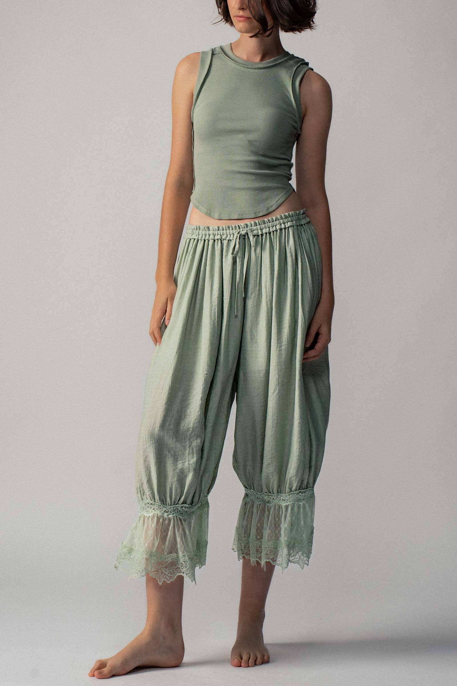 Urban Daizy Lace-Trimmed Cropped Bloomer Pants Ivory Pants - Women's (UDZ-PT-00240) – alternate view 17