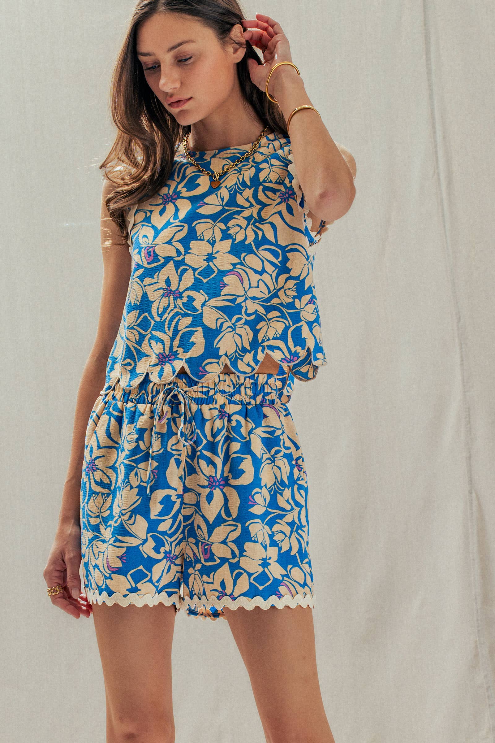Floral Print Scallop Edge Sleeveless Top