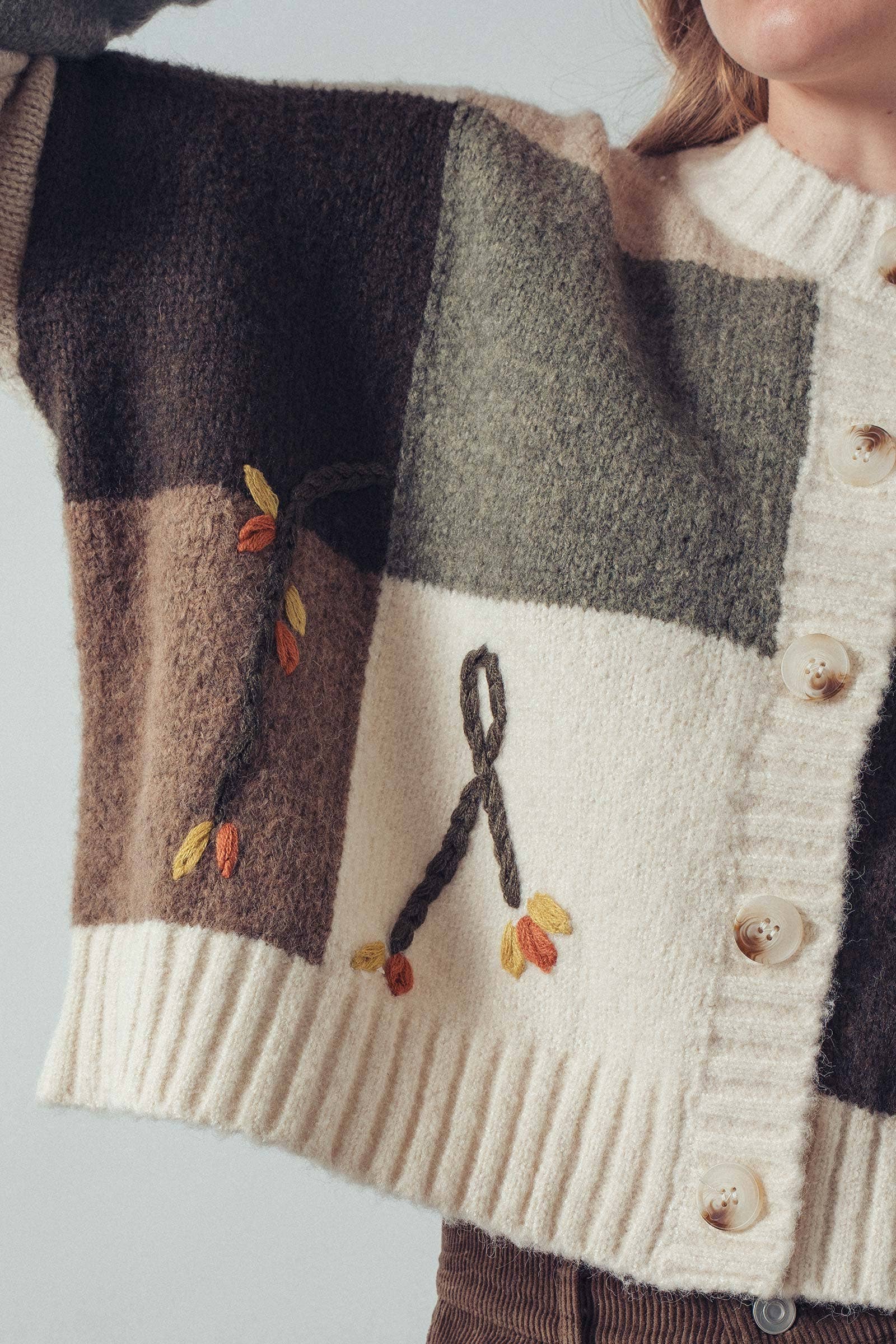 Urban Daizy Colorblock Checkerboard Yarn Appliqué Cardigan Mocha Cardigan - Women's (UDZ-OT-00168) – alternate view 4