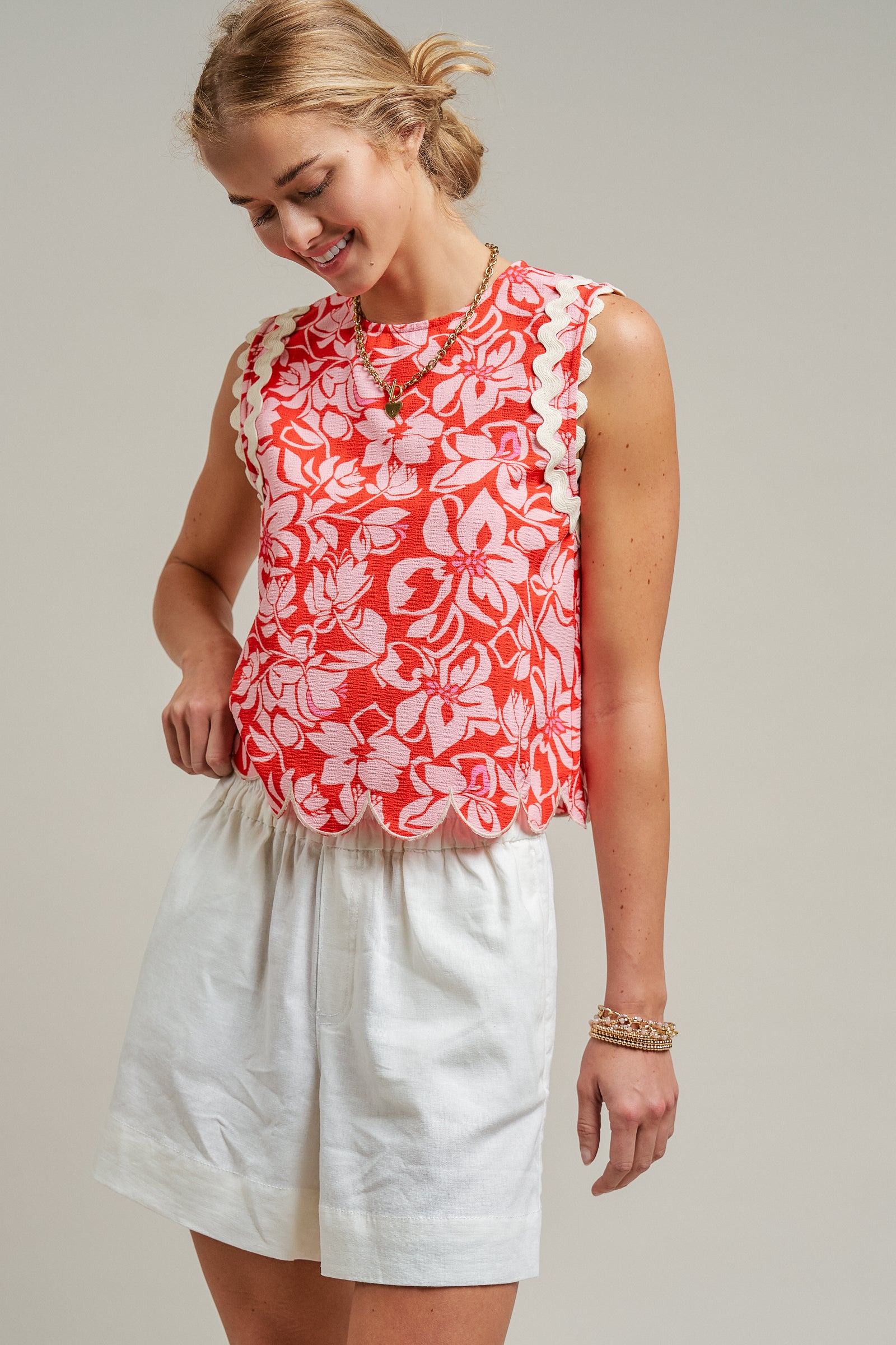 Floral Print Scallop Edge Sleeveless Top