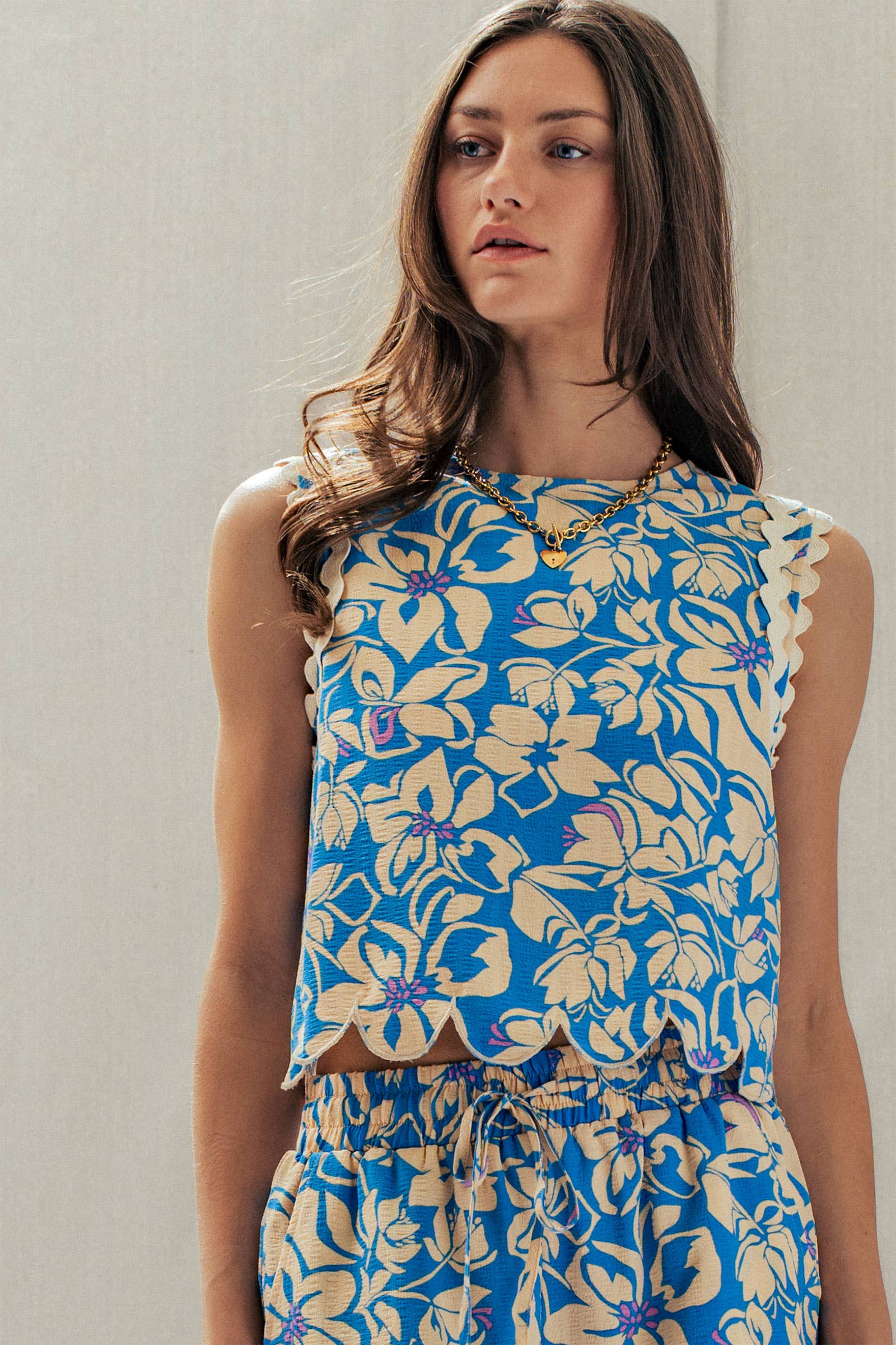 Floral Print Scallop Edge Sleeveless Top