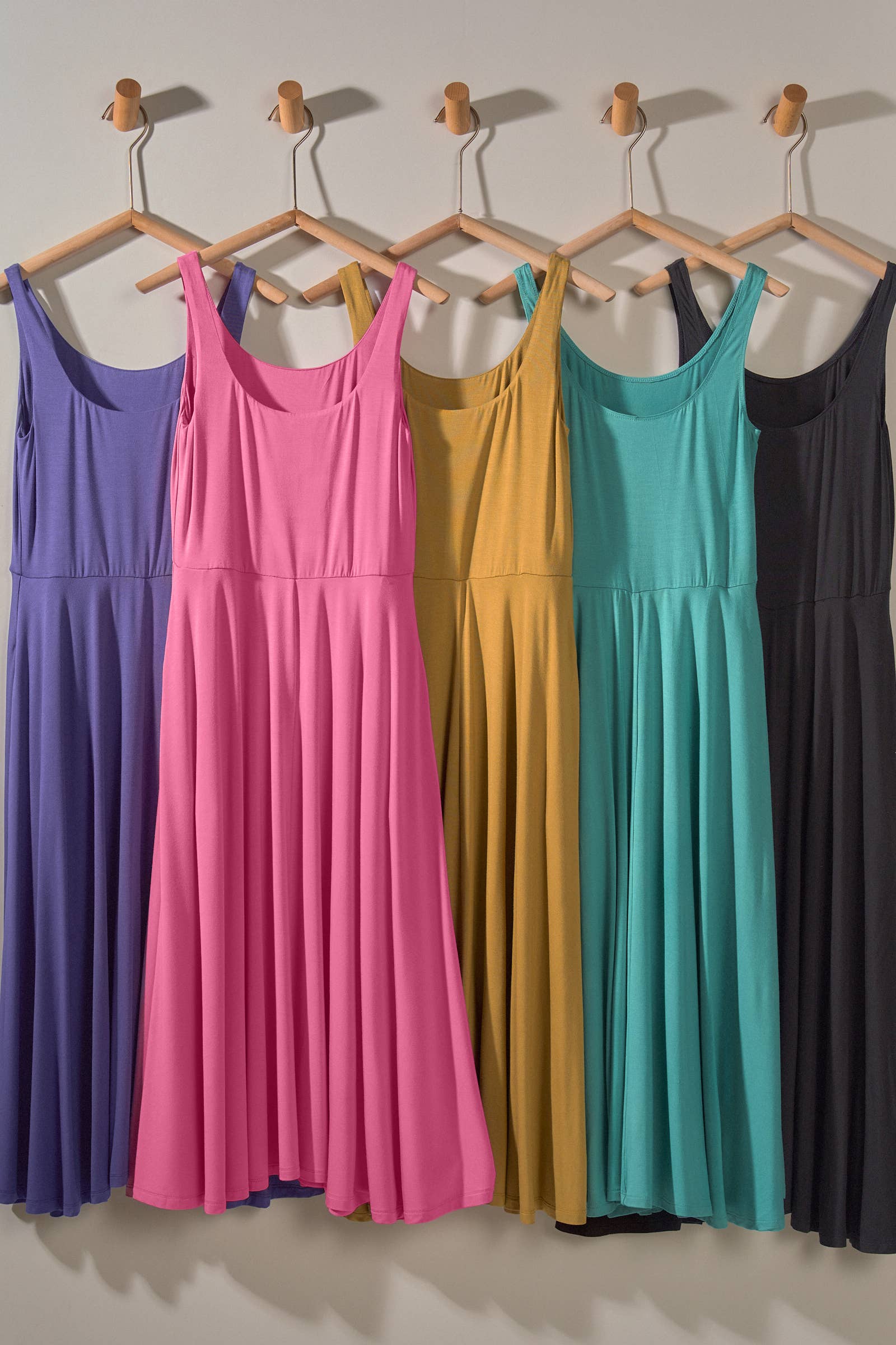 Solid Sleeveless Scoop Neck Midi Dress