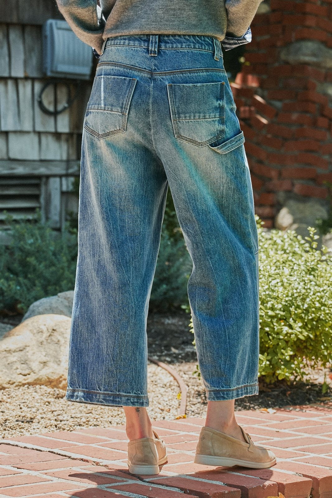 Vintage Wash Cropped Wide-Leg Jeans in DENIM - Women's Casual Pants | Urban Daizy
