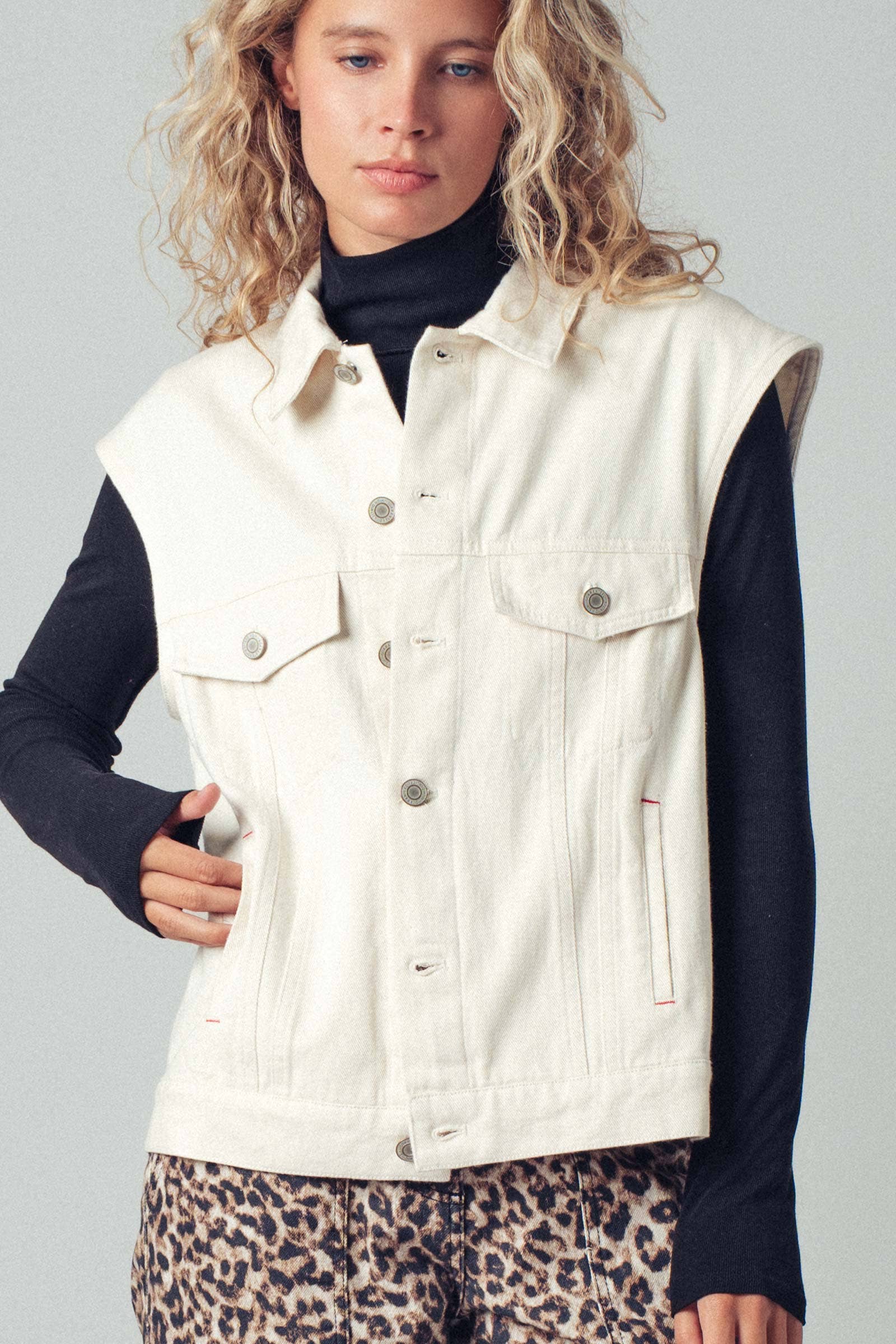 Urban Daizy Western Sunset Embroidered Denim Vest Denim-Blue Outerwear Vest - Women's (UDZ-TP-00813) – alternate view 4