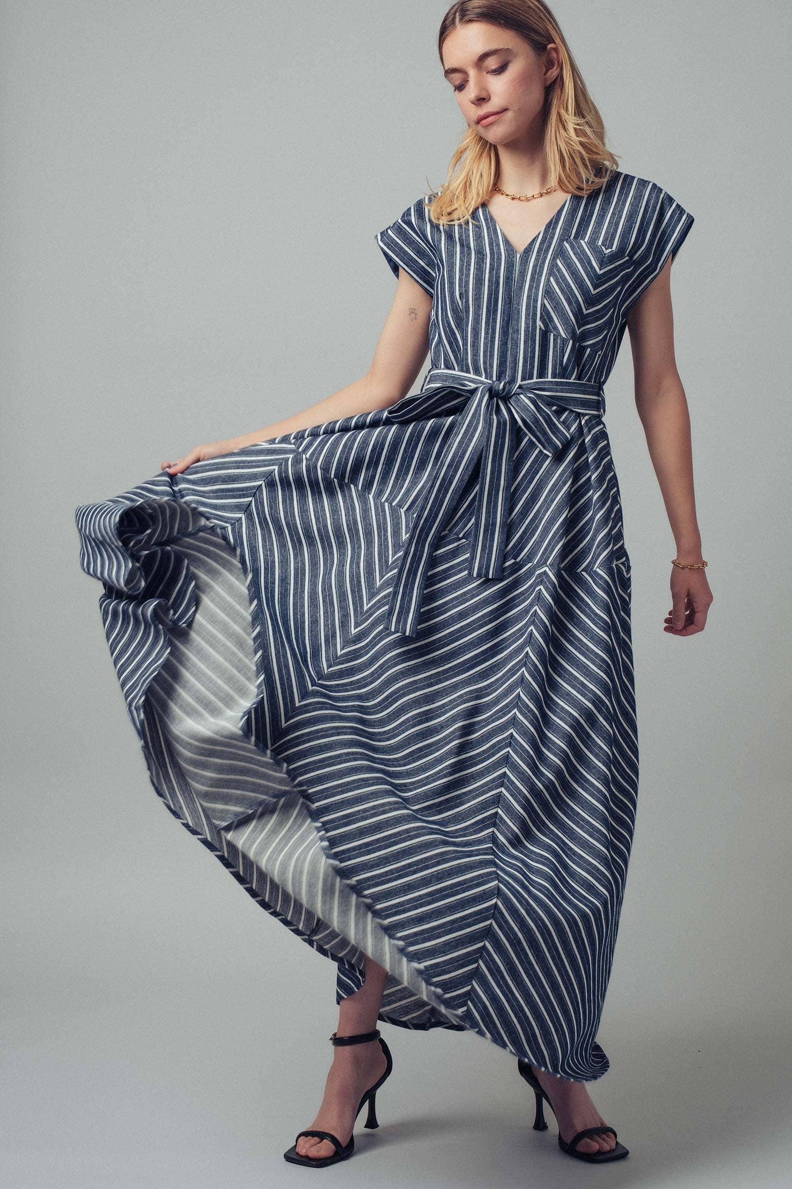 Urban Daizy Mixed Stripe Belted V-Neck Maxi Dress Navy Dress - Women's (UDZ-DR-00392) – alternate view 5