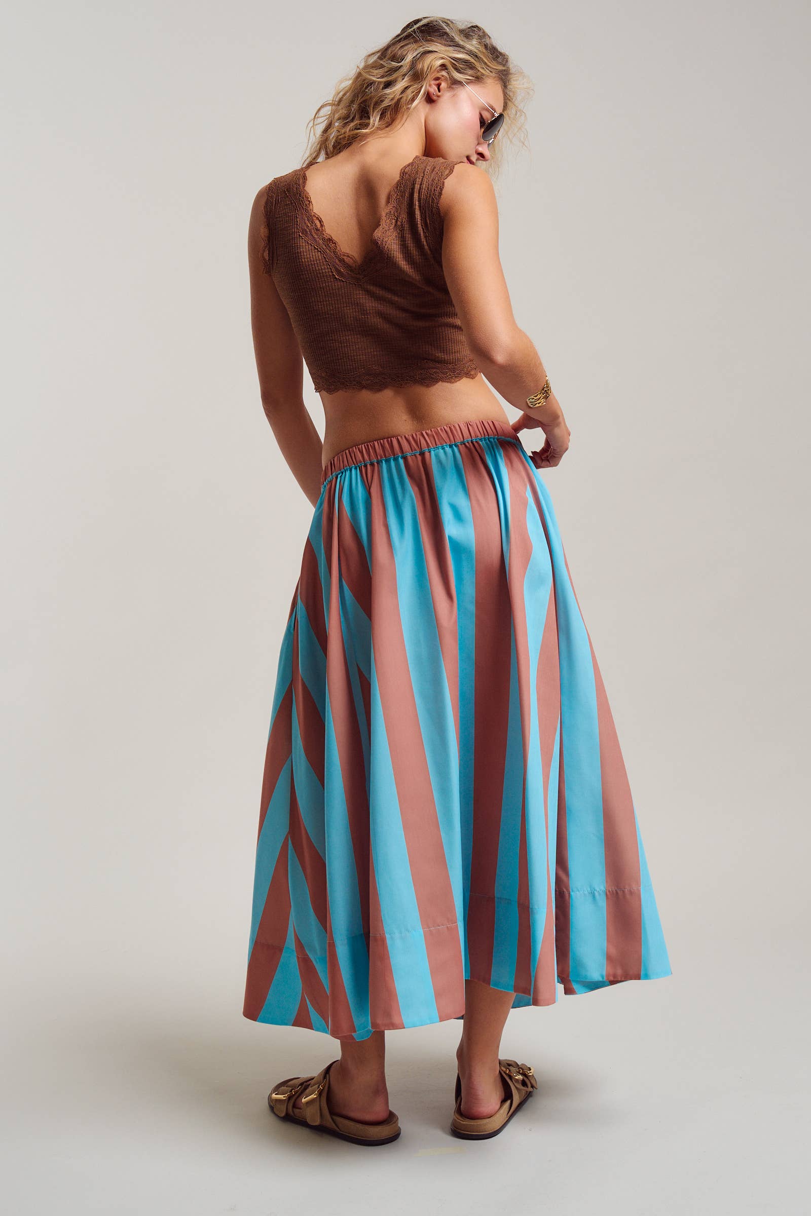 Urban Daizy Retro Chevron Stripe Elastic Waist Maxi Skirt Blue-Brown Skirt - Women's (UDSK0106-Blue-Brown) – alternate view 10