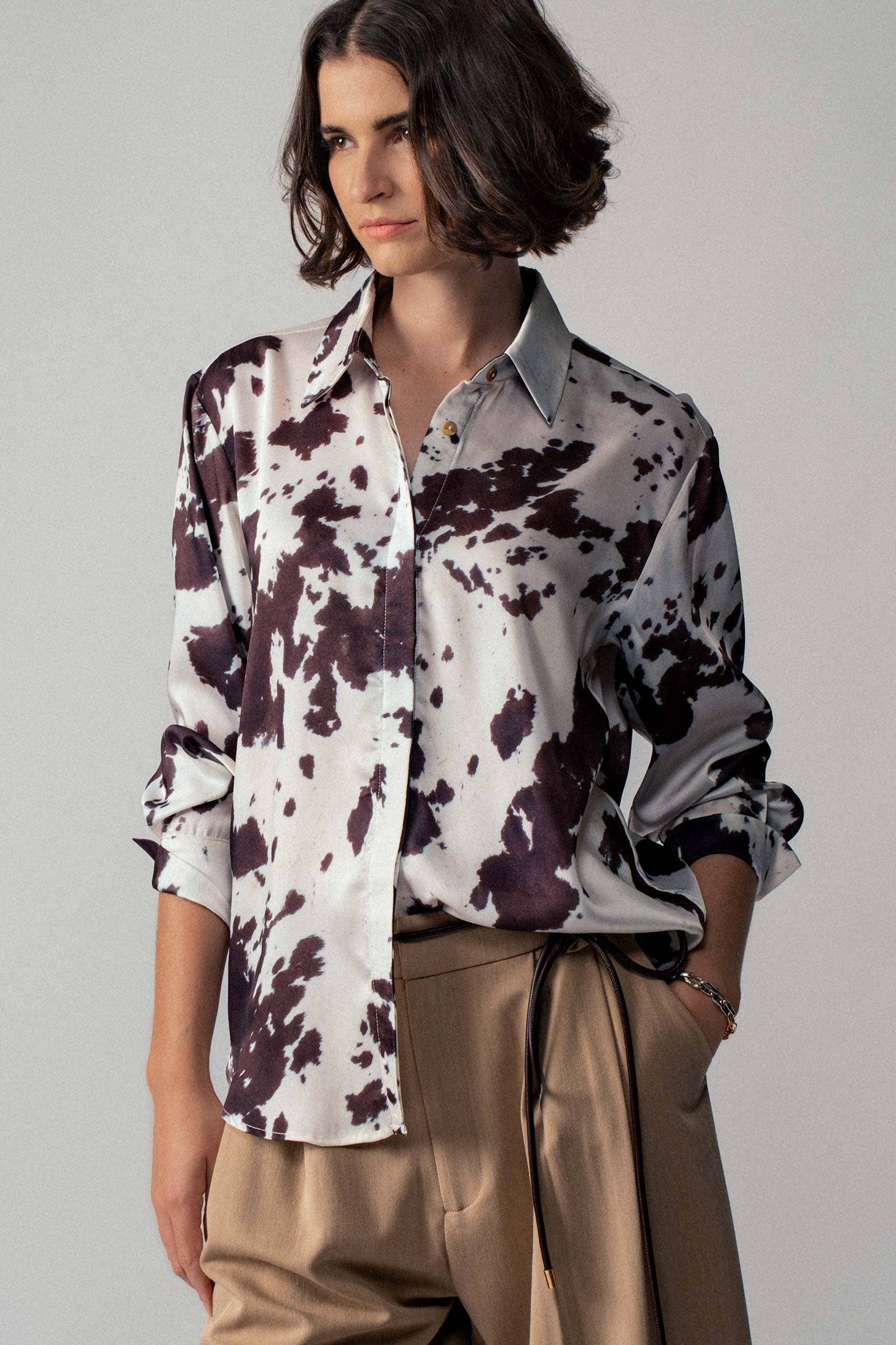 Urban Daizy Cowhide Print Western Button Down Shirt Brown Button Down Shirt - Women's (UDZ-DR-00390) – alternate view 5