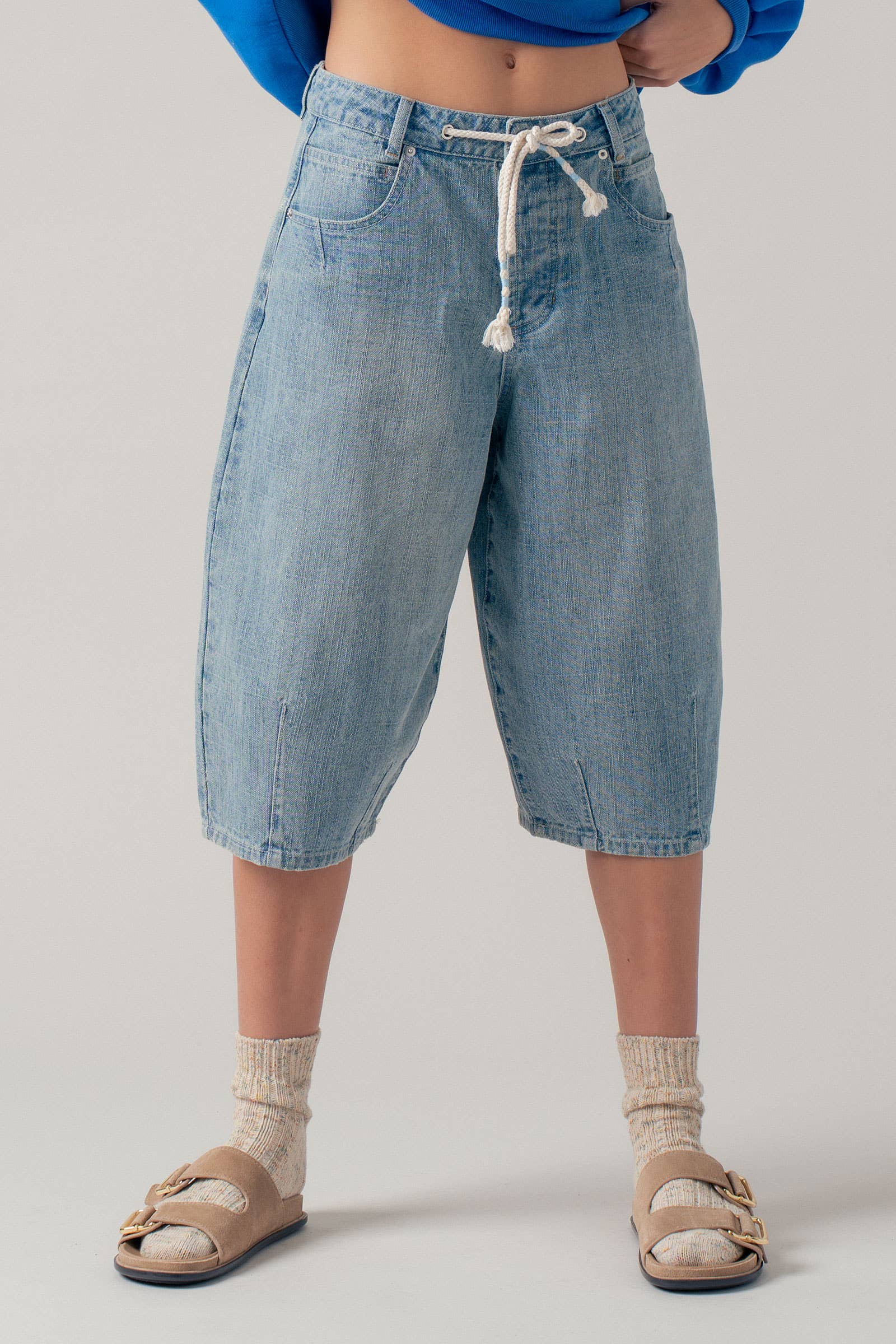 Drawstring Waist Barrel Leg Denim Shorts
