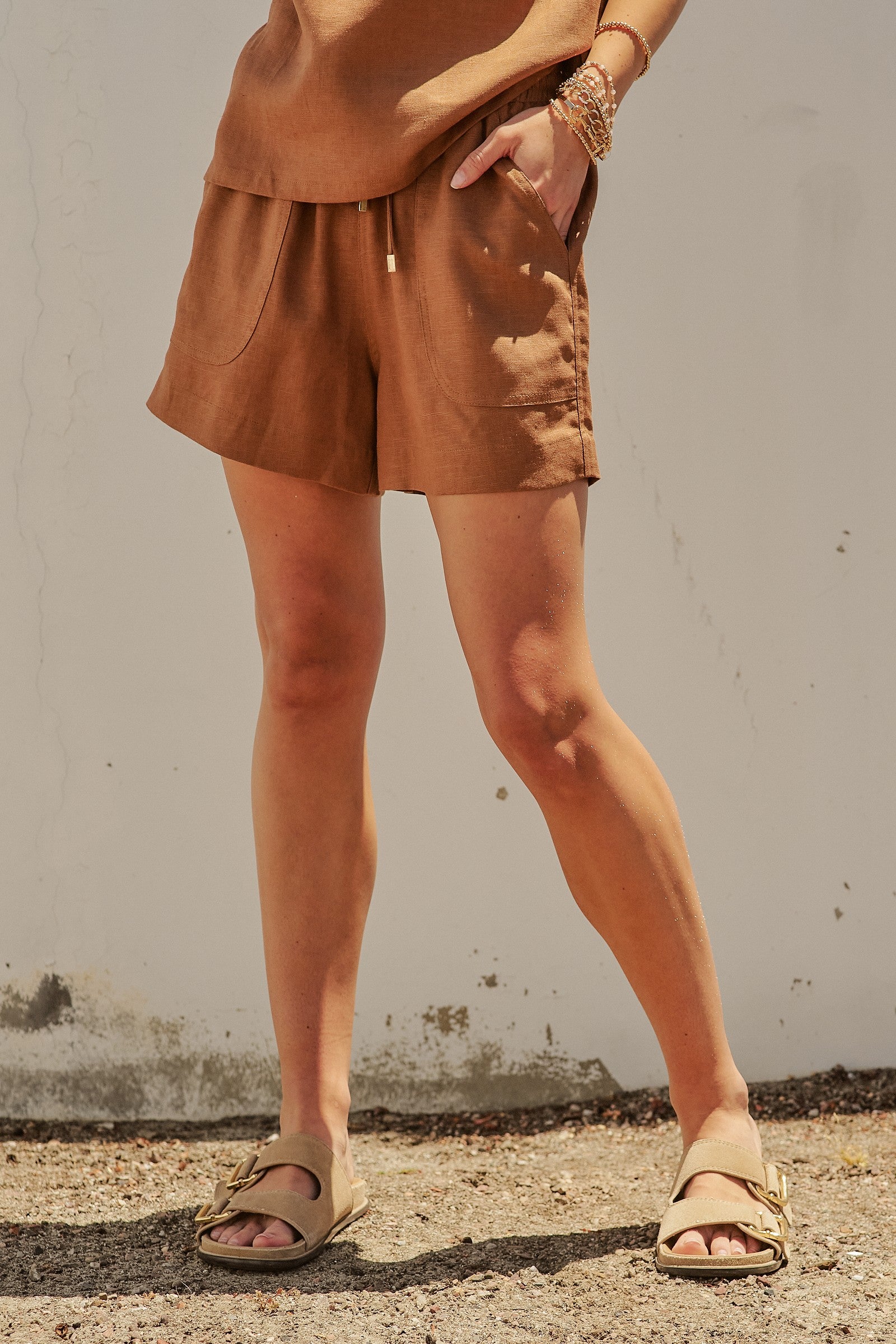 Coastal Ease Linen Shorts in BROWN - Women's Pants | Urban Daizy