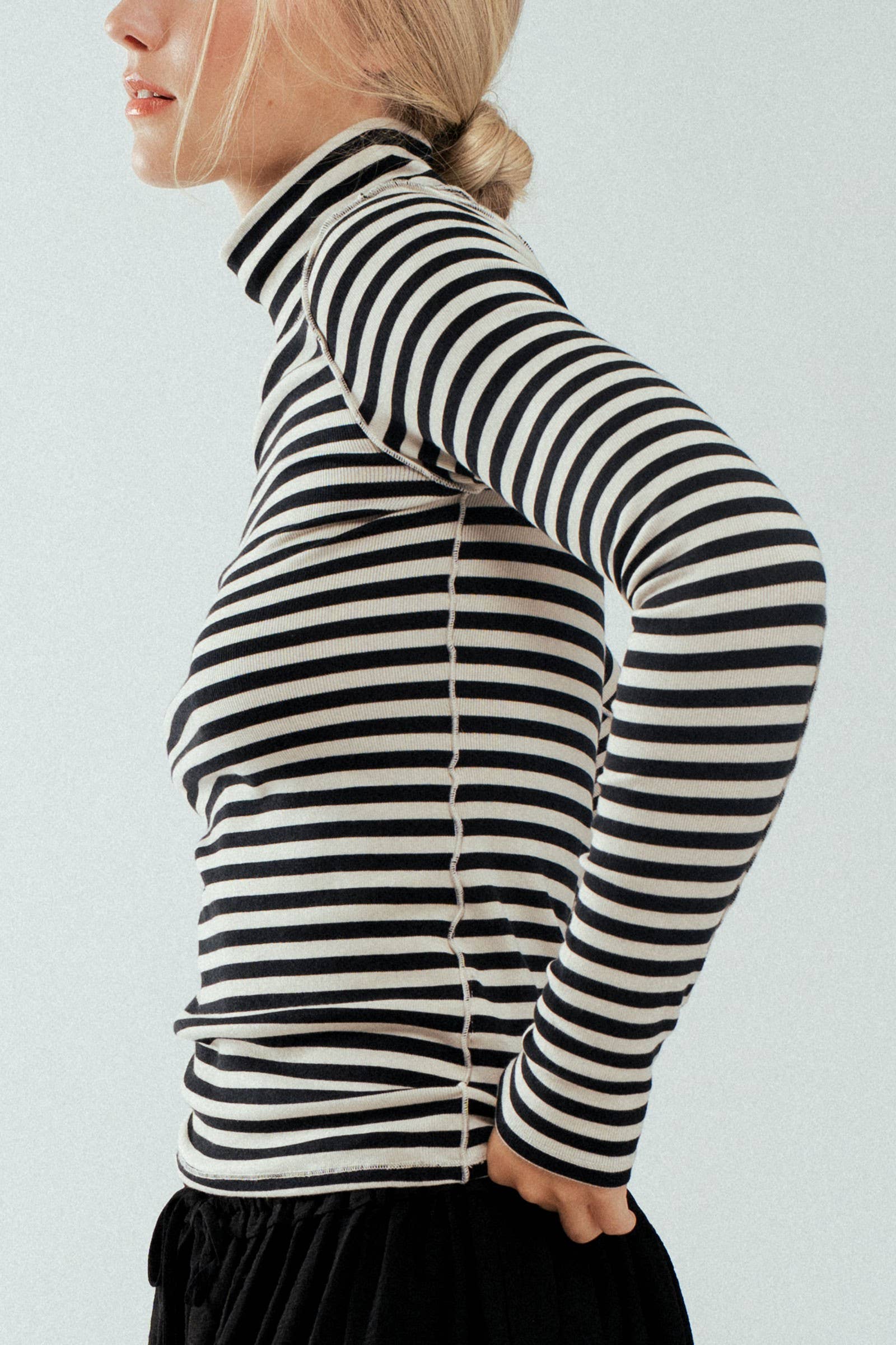 Contrast Seam Turtleneck Knit Top