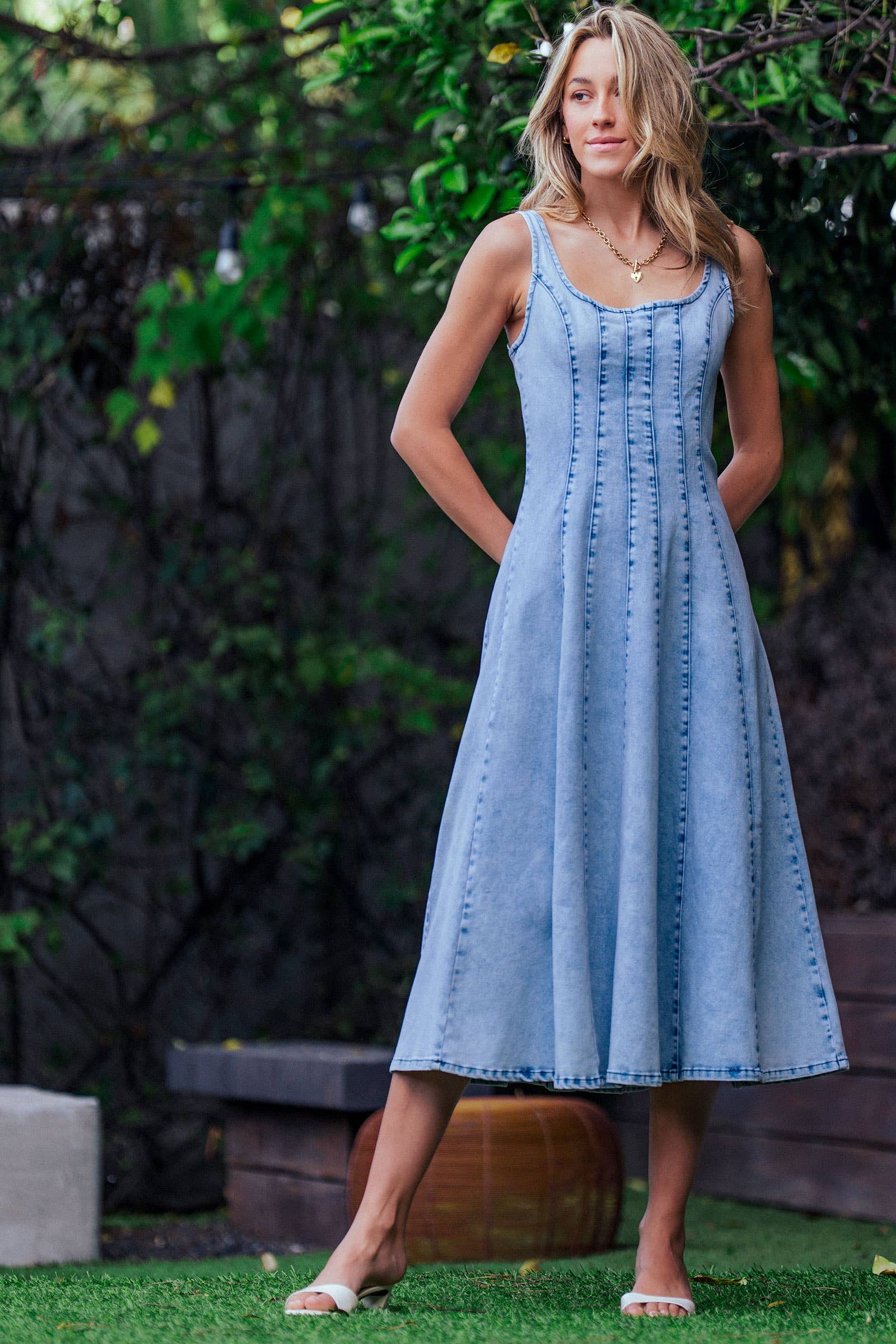 Urban Daizy Panelled Denim Midi Dress Exposed Back Zipper Lt-Denim Dress - Women's (UDZ-DR-00518) – alternate view 7