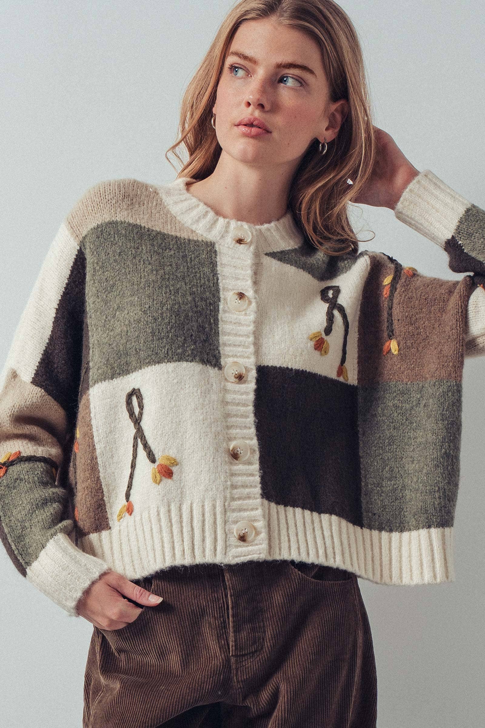 Urban Daizy Colorblock Checkerboard Yarn Appliqué Cardigan Mocha Cardigan - Women's (UDZ-OT-00168) – alternate view 3