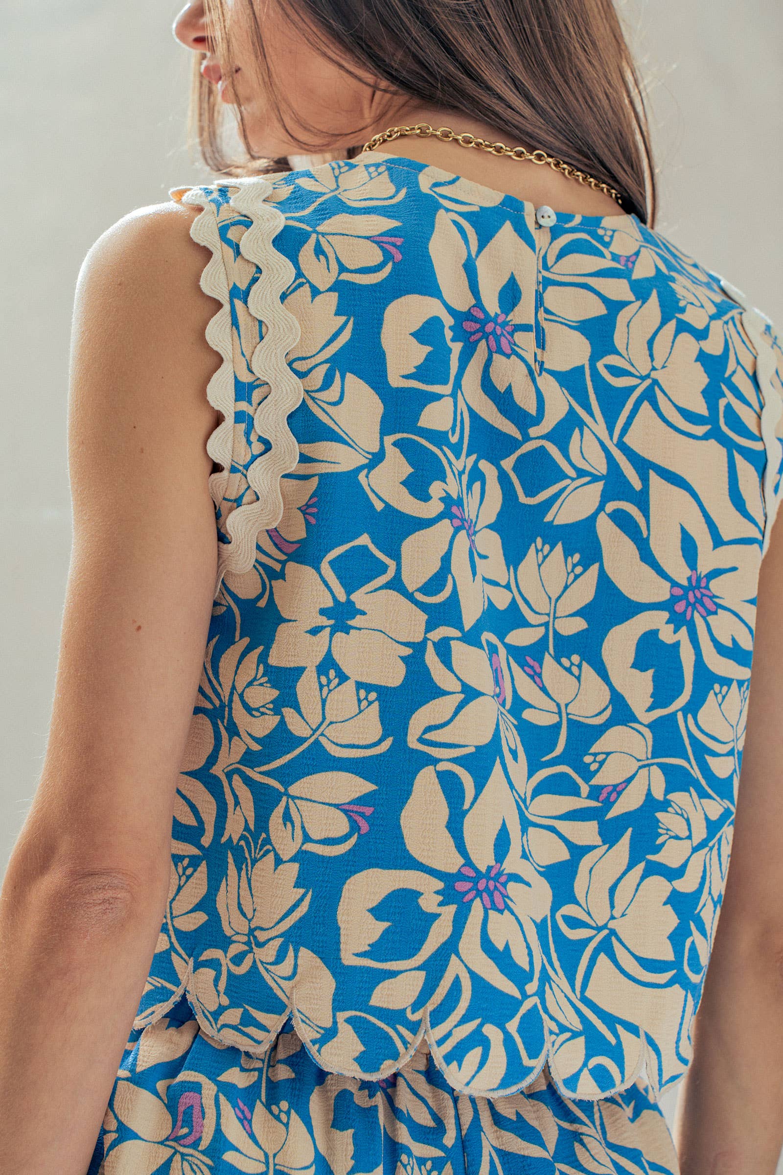 Floral Print Scallop Edge Sleeveless Top