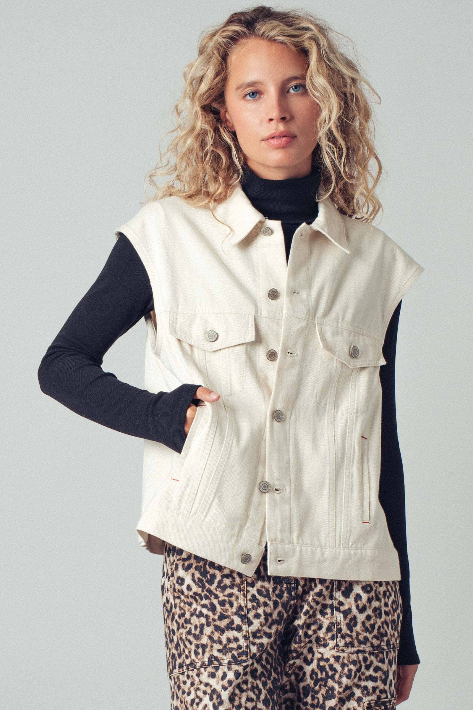 Urban Daizy Western Sunset Embroidered Denim Vest Denim-Blue Outerwear Vest - Women's (UDZ-TP-00813) – alternate view 5