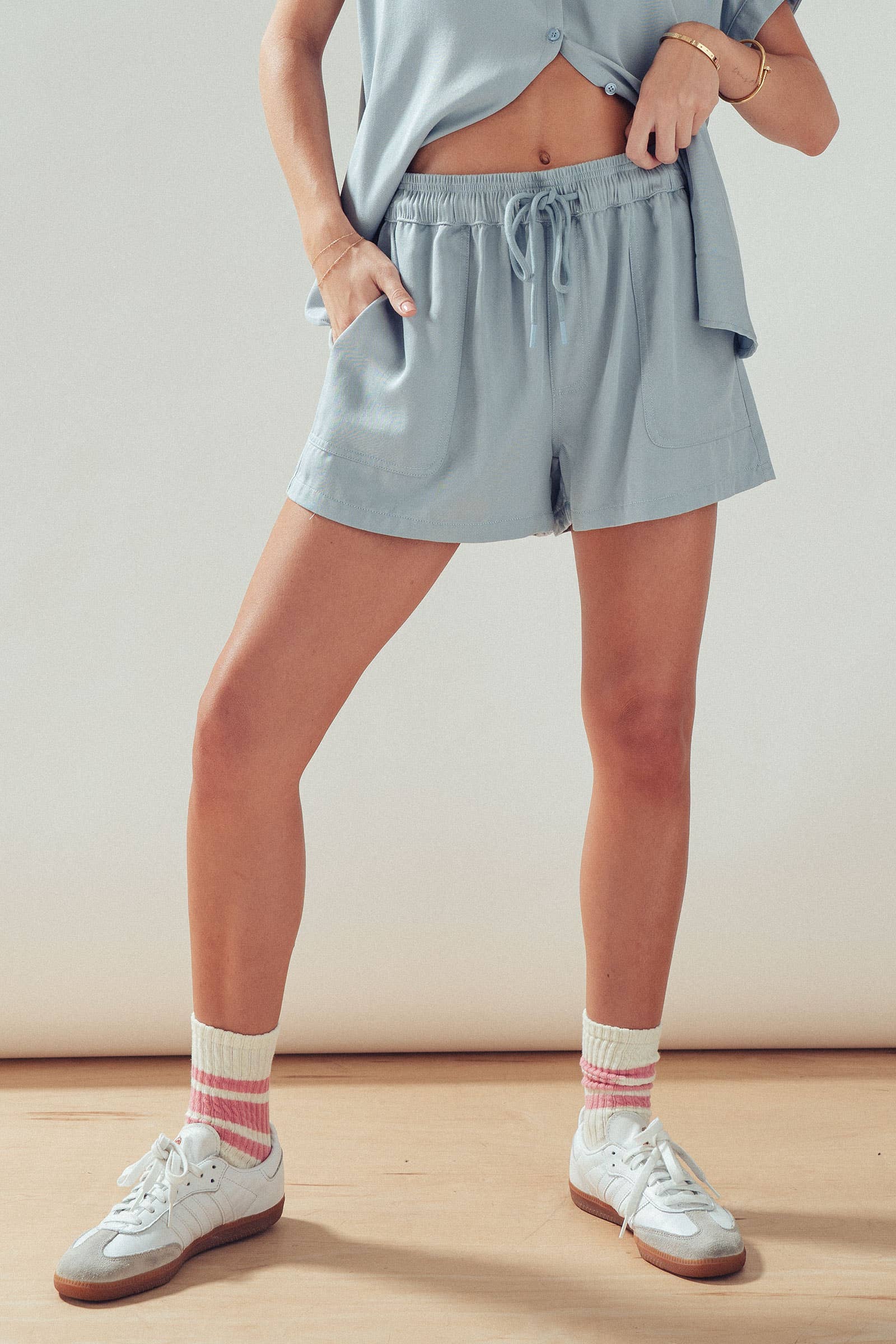 Relaxed Fit Drawstring Patch Pocket Shorts