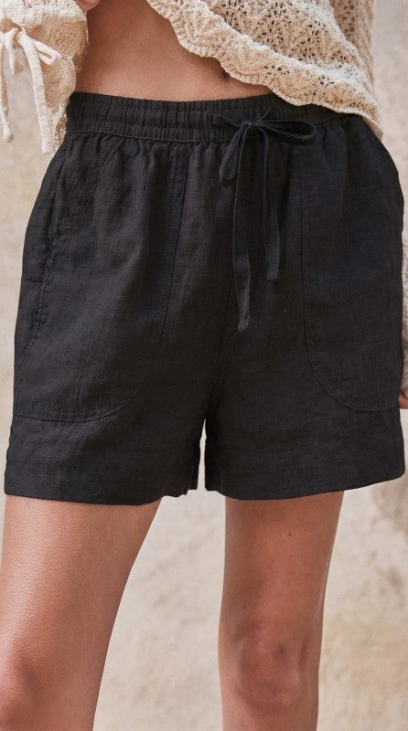 Coastal Ease Linen Shorts in BLACK - Women's Pants | Urban Daizy