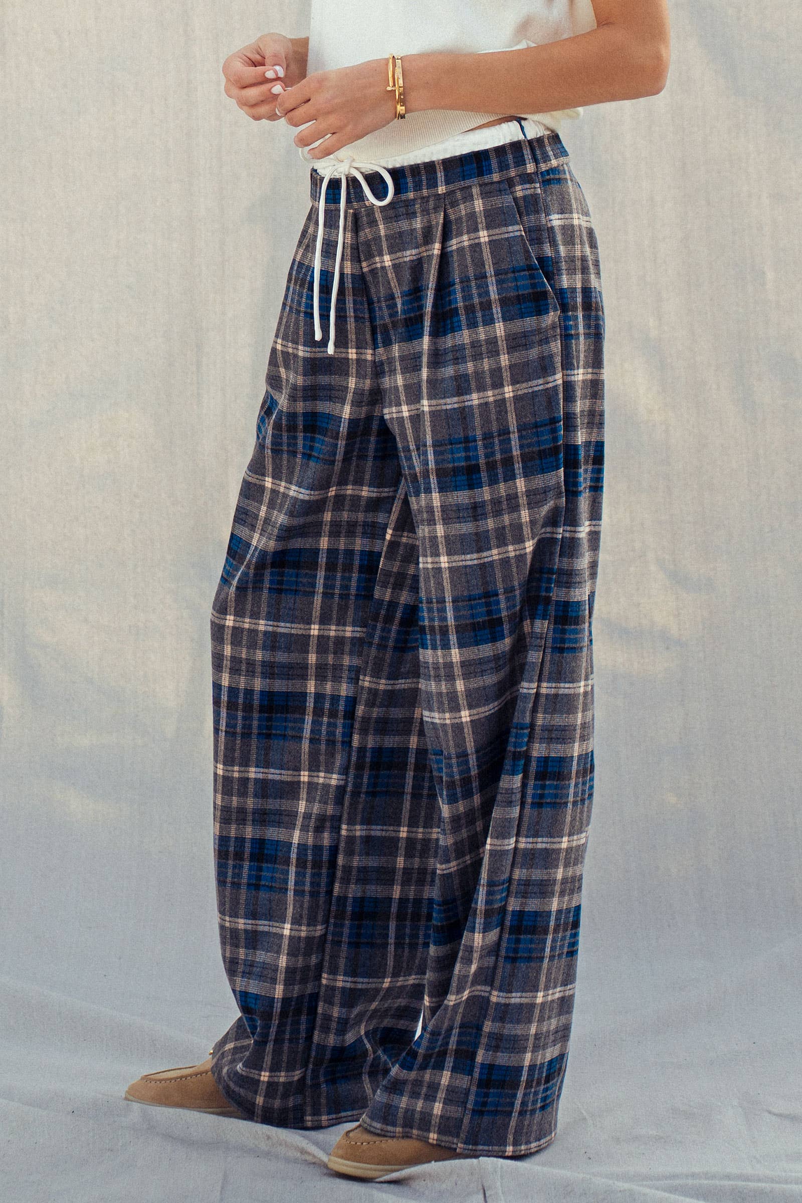 Urban Daizy Elastic Drawstring Waist Plaid Wide-Leg Pants Navy-Grey Pants - Women's (UDZ-PT-00466) – alternate view 3