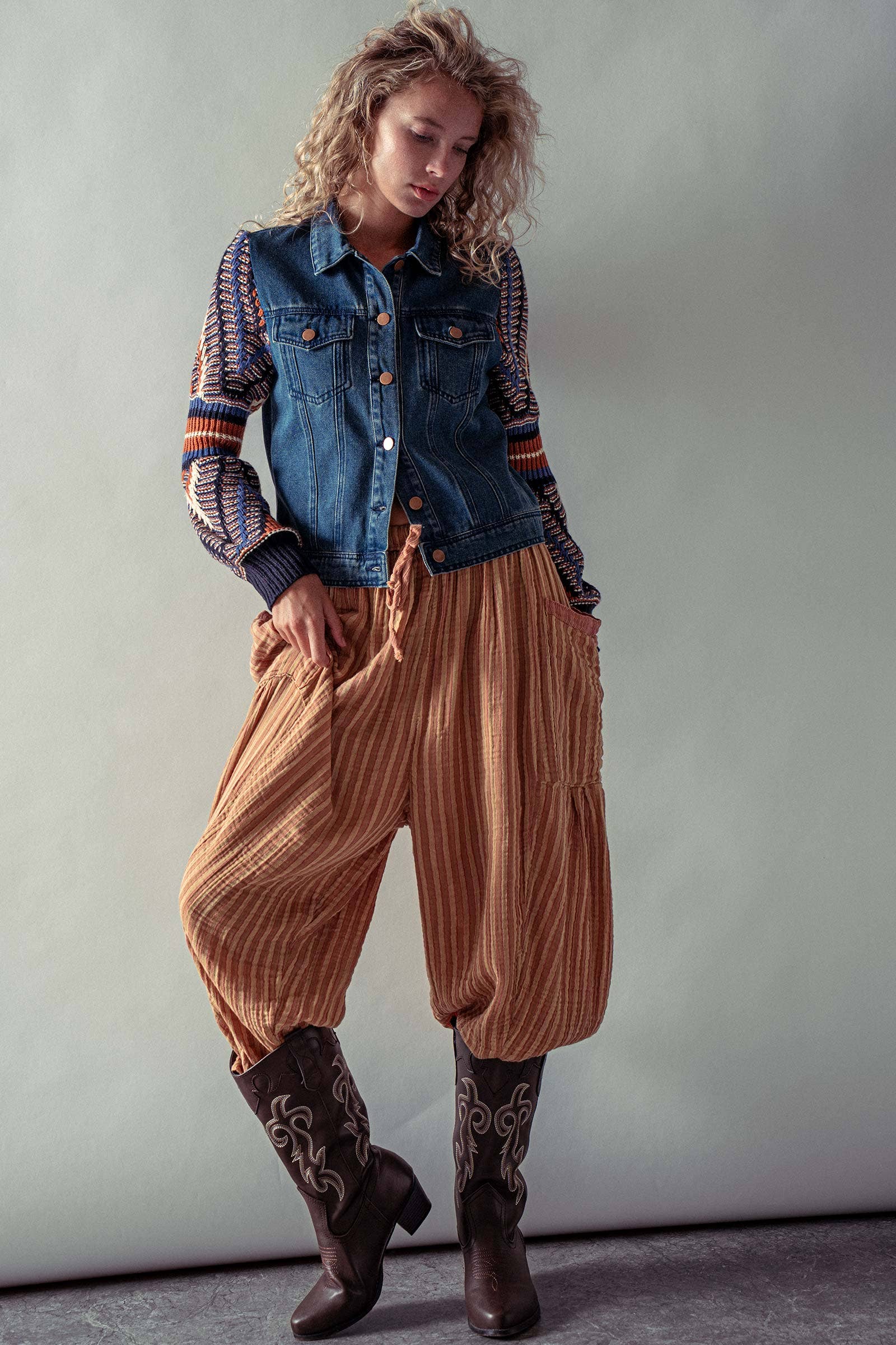 Urban Daizy Knit Sleeves Denim Jacket Denim Denim Jacket - Women's (UDZ-KN-00655) – alternate view 4