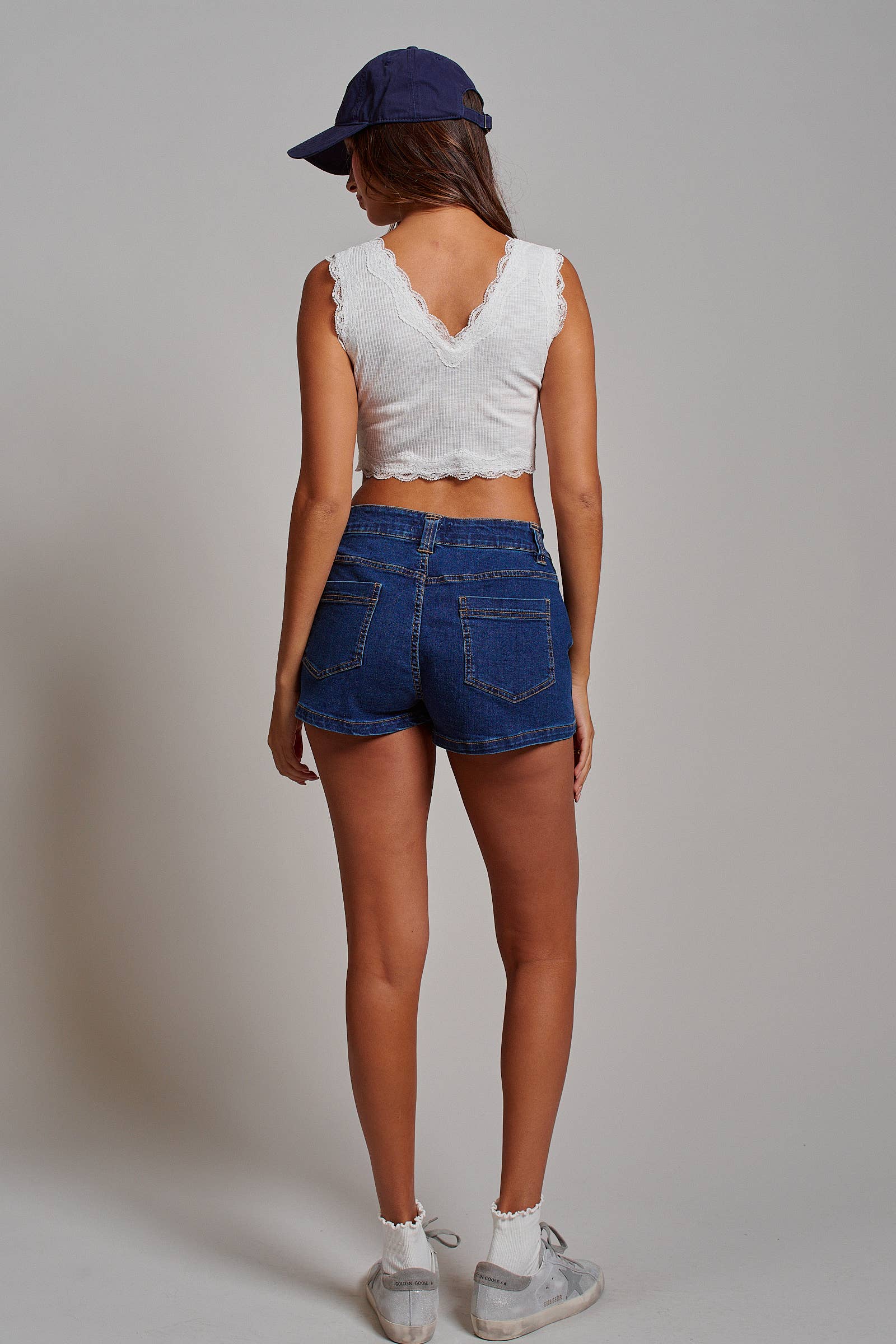 Lace Trim Ribbed Knit V-Neck Crop Top