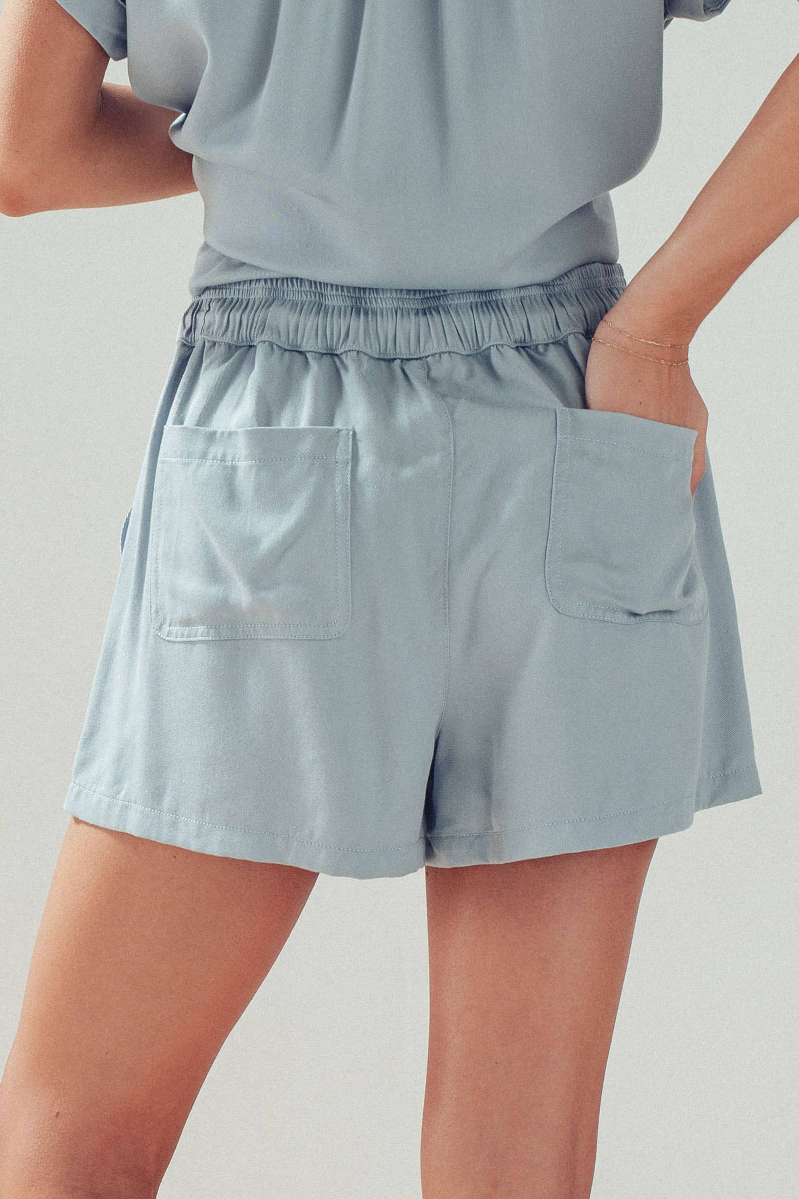 Relaxed Fit Drawstring Patch Pocket Shorts