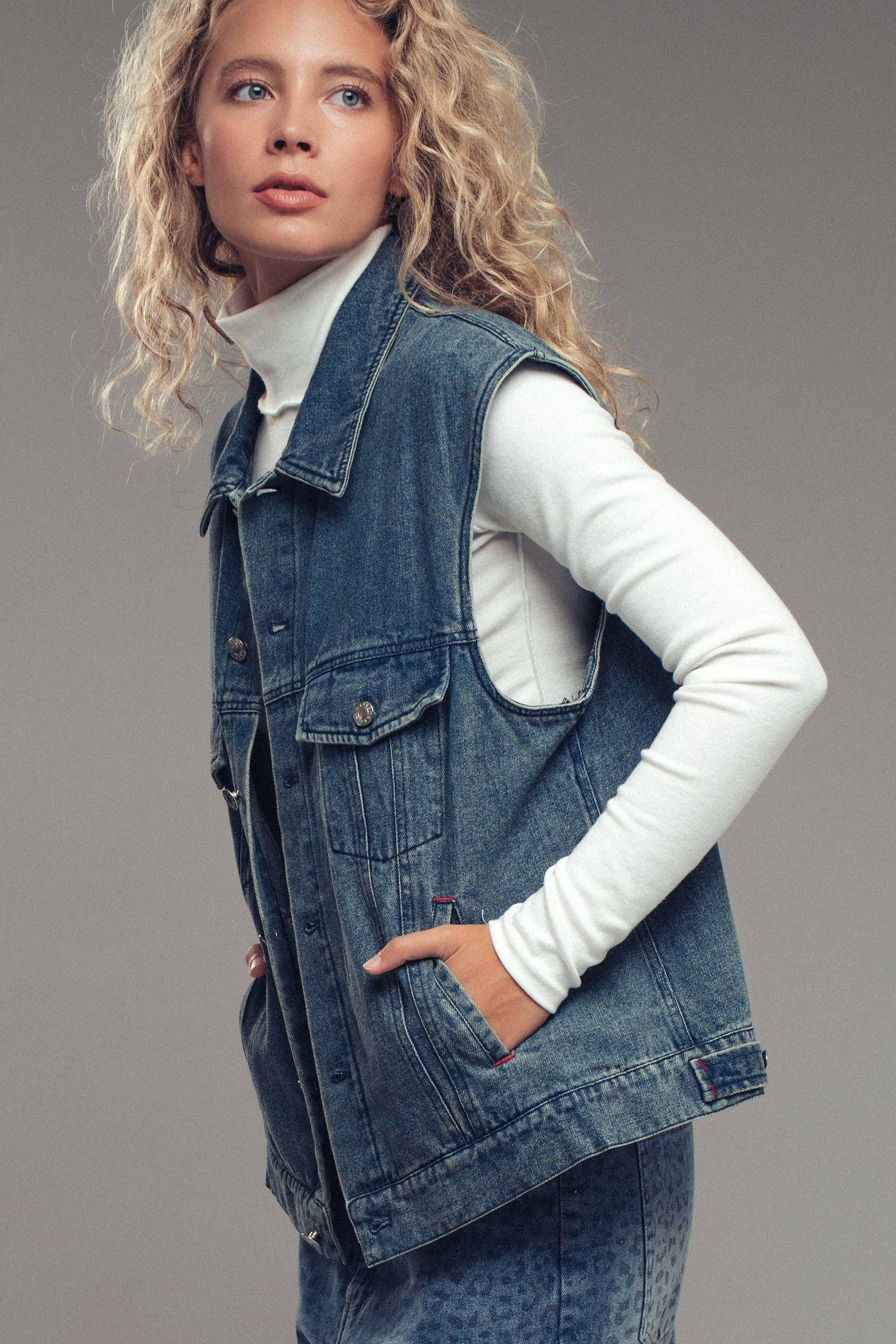 Urban Daizy Western Sunset Embroidered Denim Vest Denim-Blue Outerwear Vest - Women's (UDZ-TP-00813) – alternate view 11