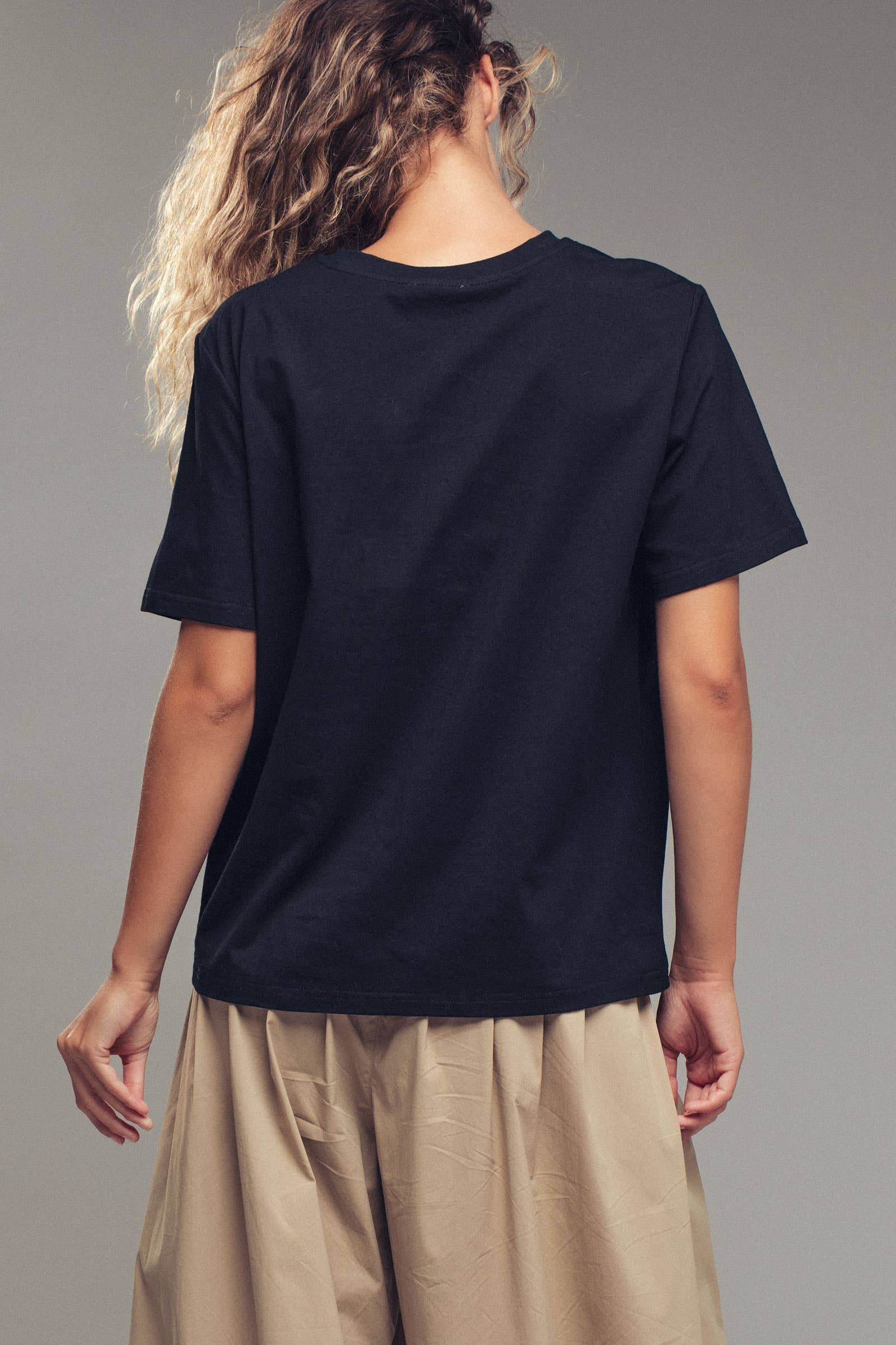 Urban Daizy Whimsical Dog & Daisy Embroidered Cotton Tee White T-Shirt - Women's (UDZ-TP-01020) – alternate view 8