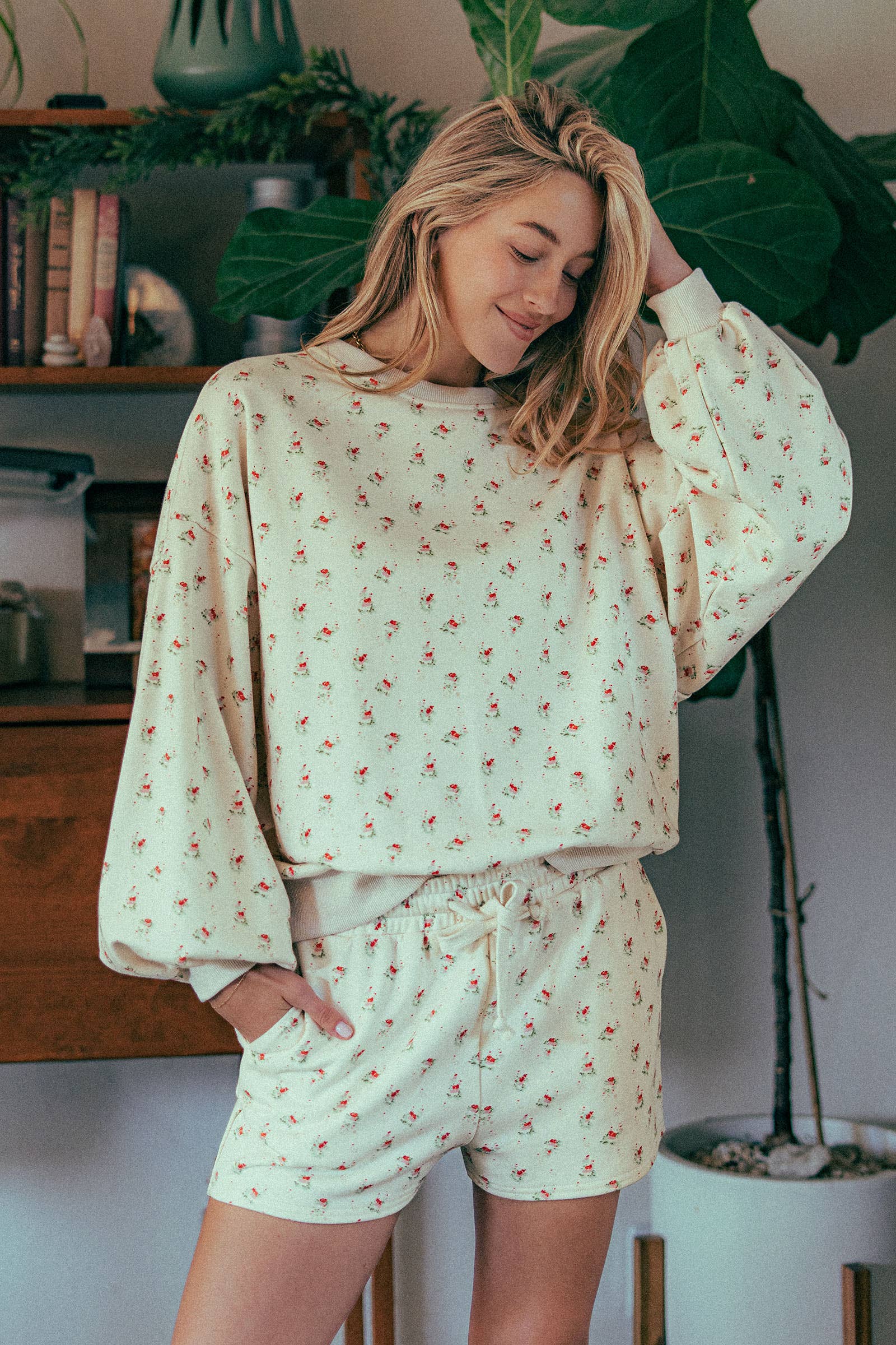 Urban Daizy Floral Balloon Sleeve Sweatshirt and Shorts Set Creamy-Beige Lounge Set - Women's (UDZ-AC-00210) – alternate view 2