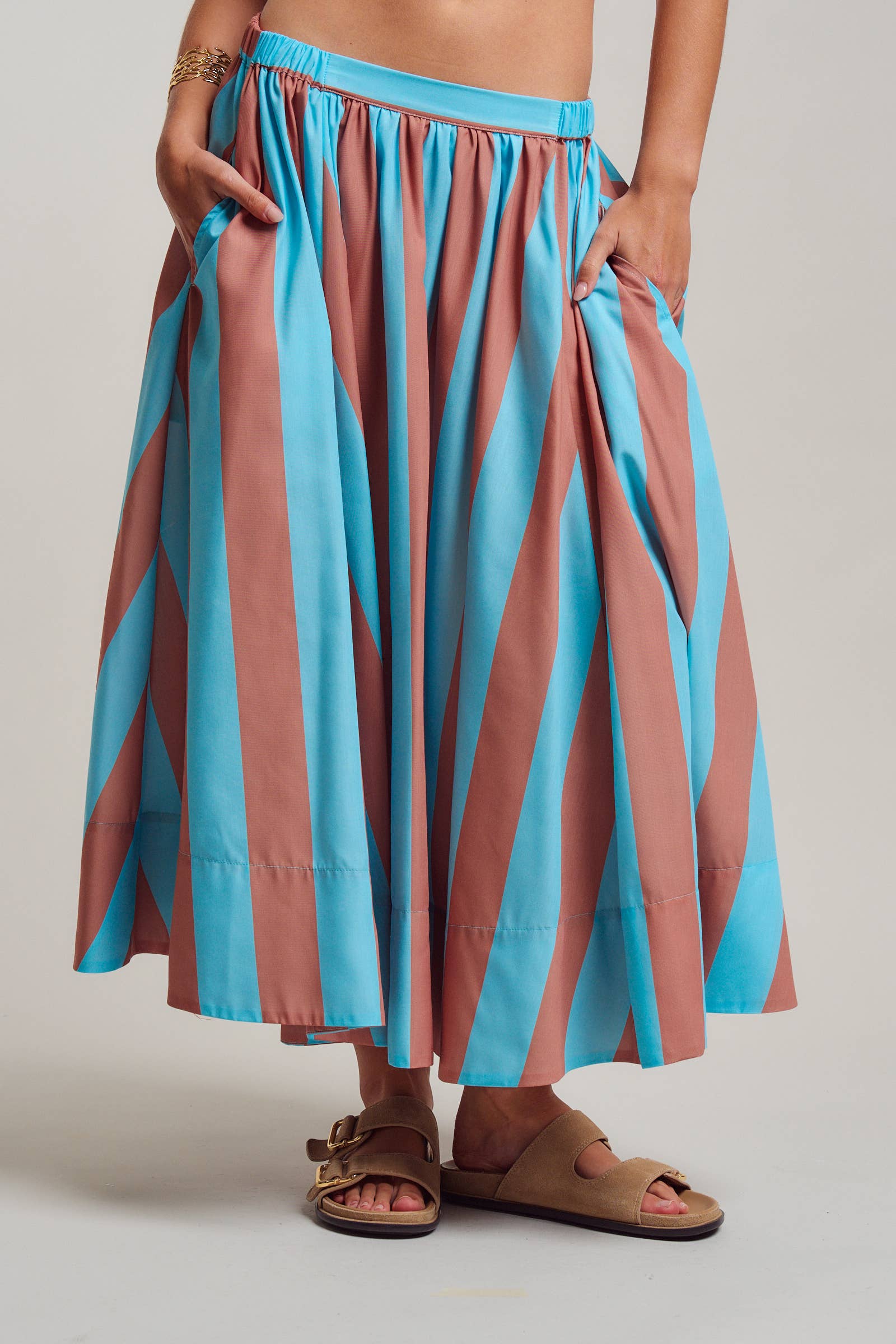 Urban Daizy Retro Chevron Stripe Elastic Waist Maxi Skirt Blue-Brown Skirt - Women's (UDSK0106-Blue-Brown) – alternate view 2