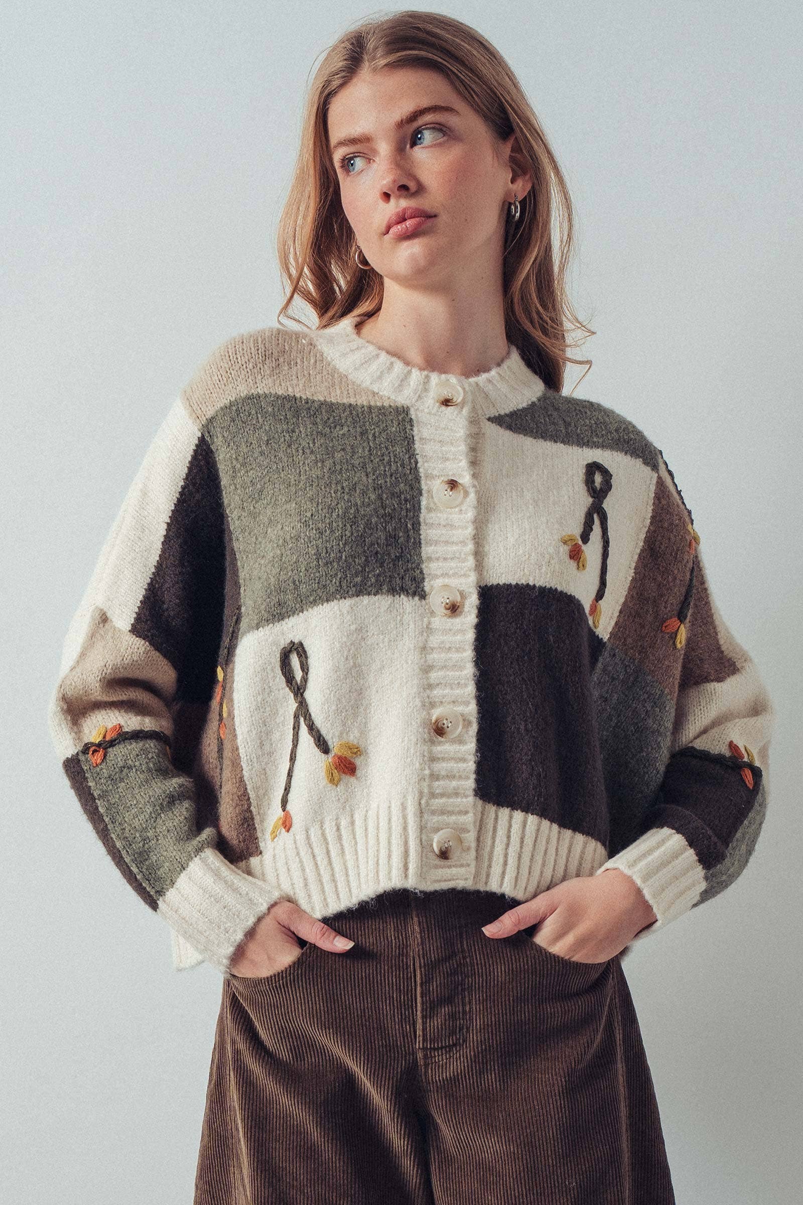 Urban Daizy Colorblock Checkerboard Yarn Appliqué Cardigan Mocha Cardigan - Women's (UDZ-OT-00168) – alternate view 8