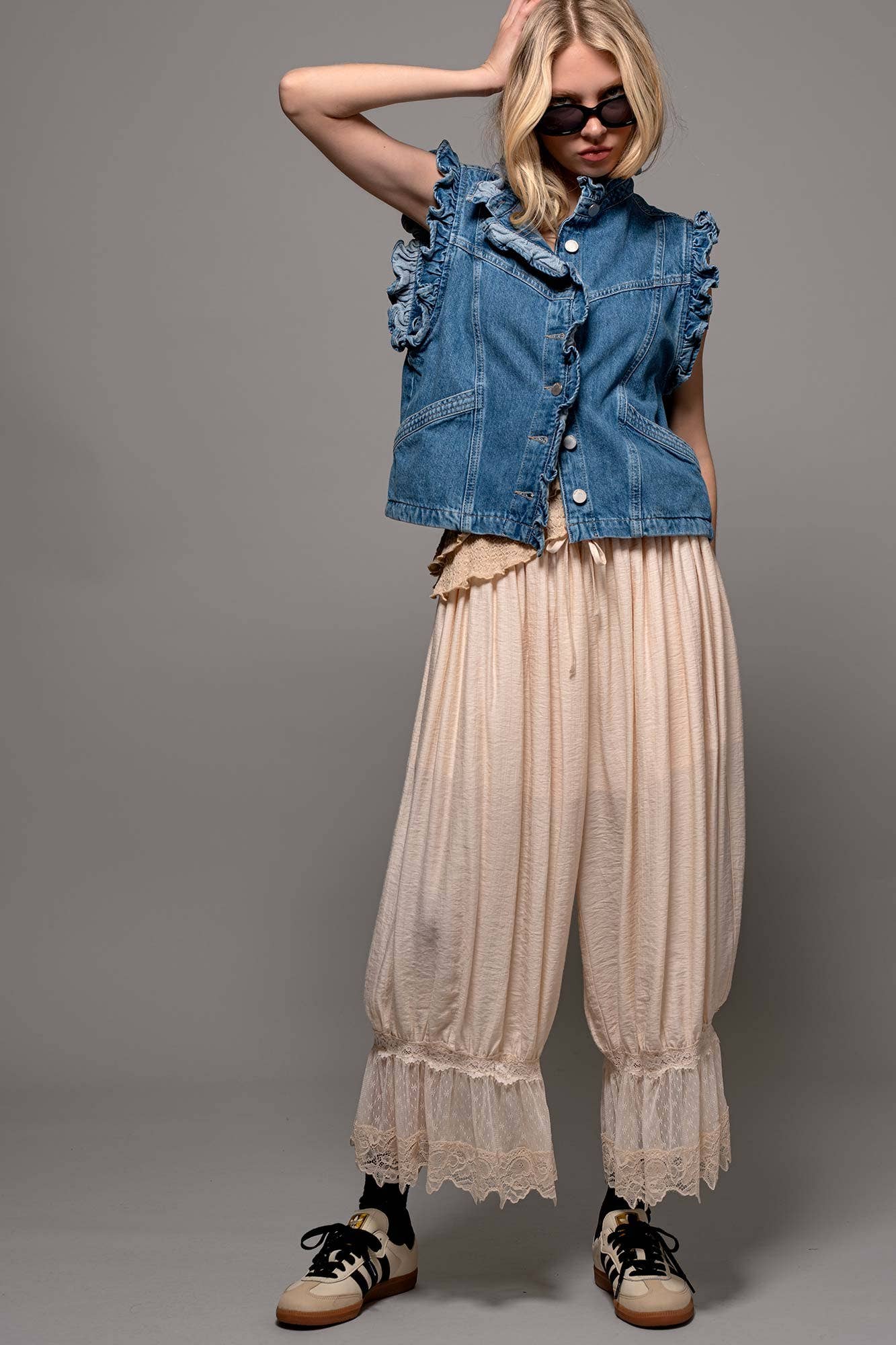 Urban Daizy Lace-Trimmed Cropped Bloomer Pants Ivory Pants - Women's (UDZ-PT-00240) – alternate view 11