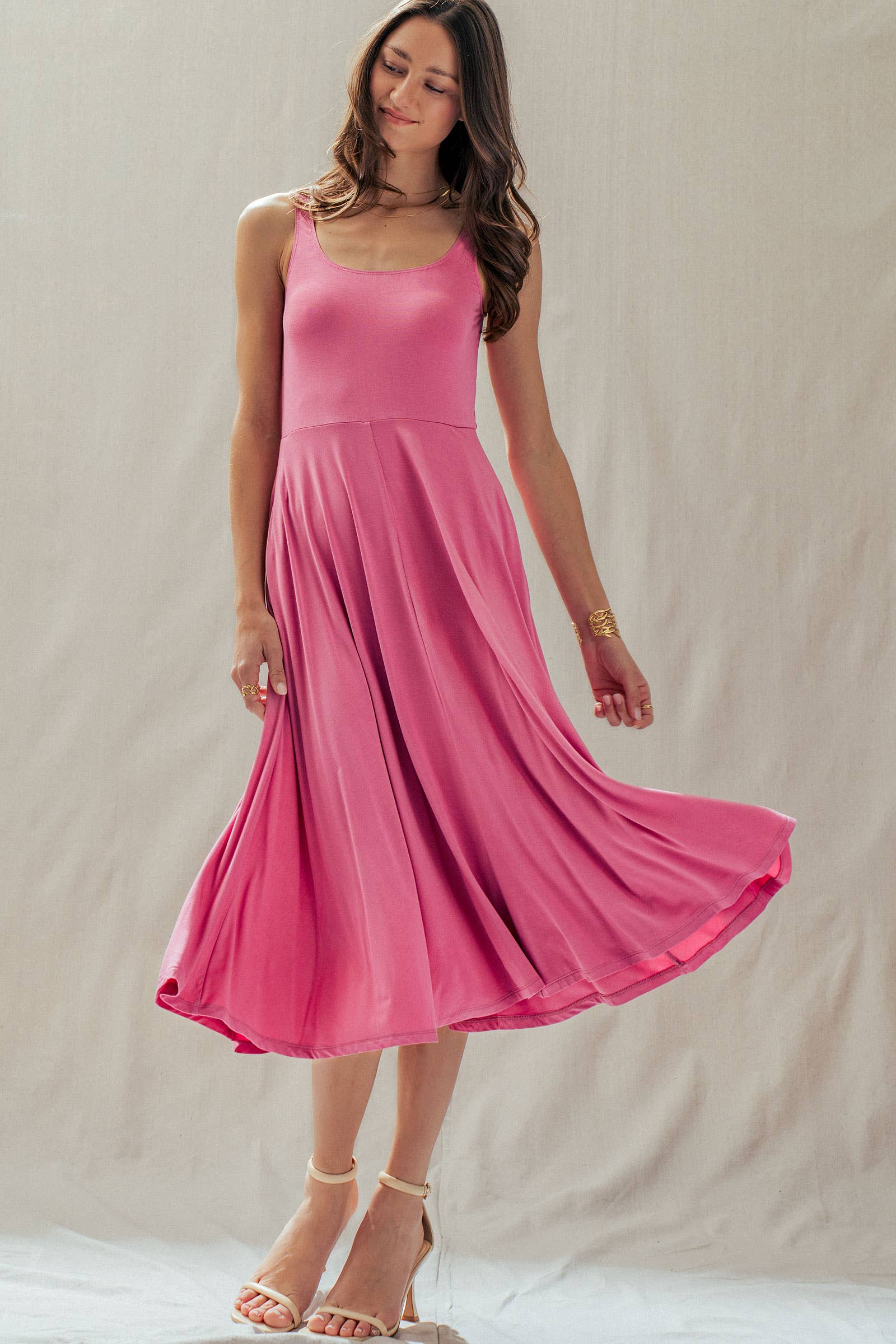 Solid Sleeveless Scoop Neck Midi Dress