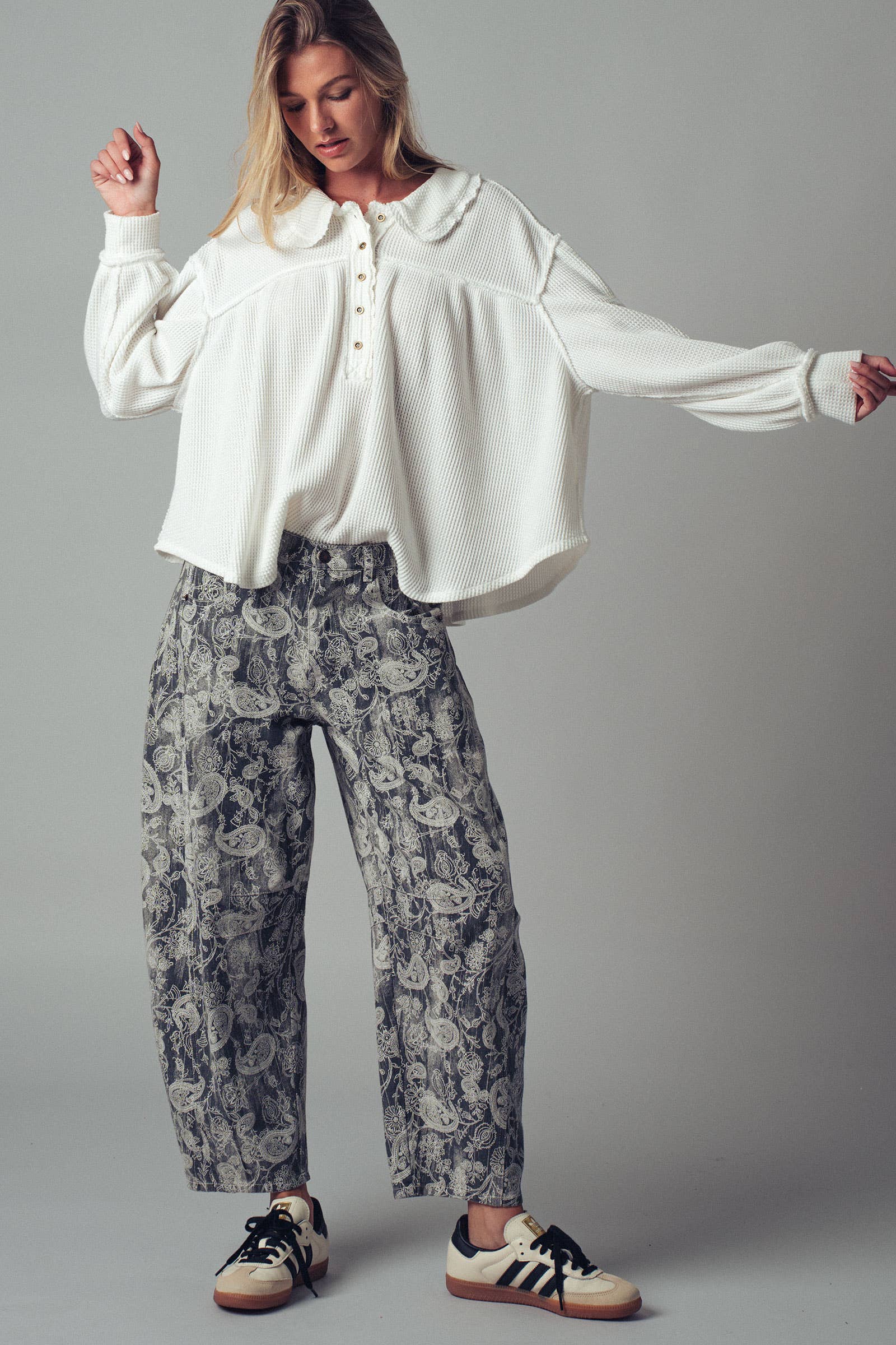 Urban Daizy Paisley Print Cropped Wide Leg Pants Grey Pants - Women's (UDZ-TP-00813) – alternate view 7