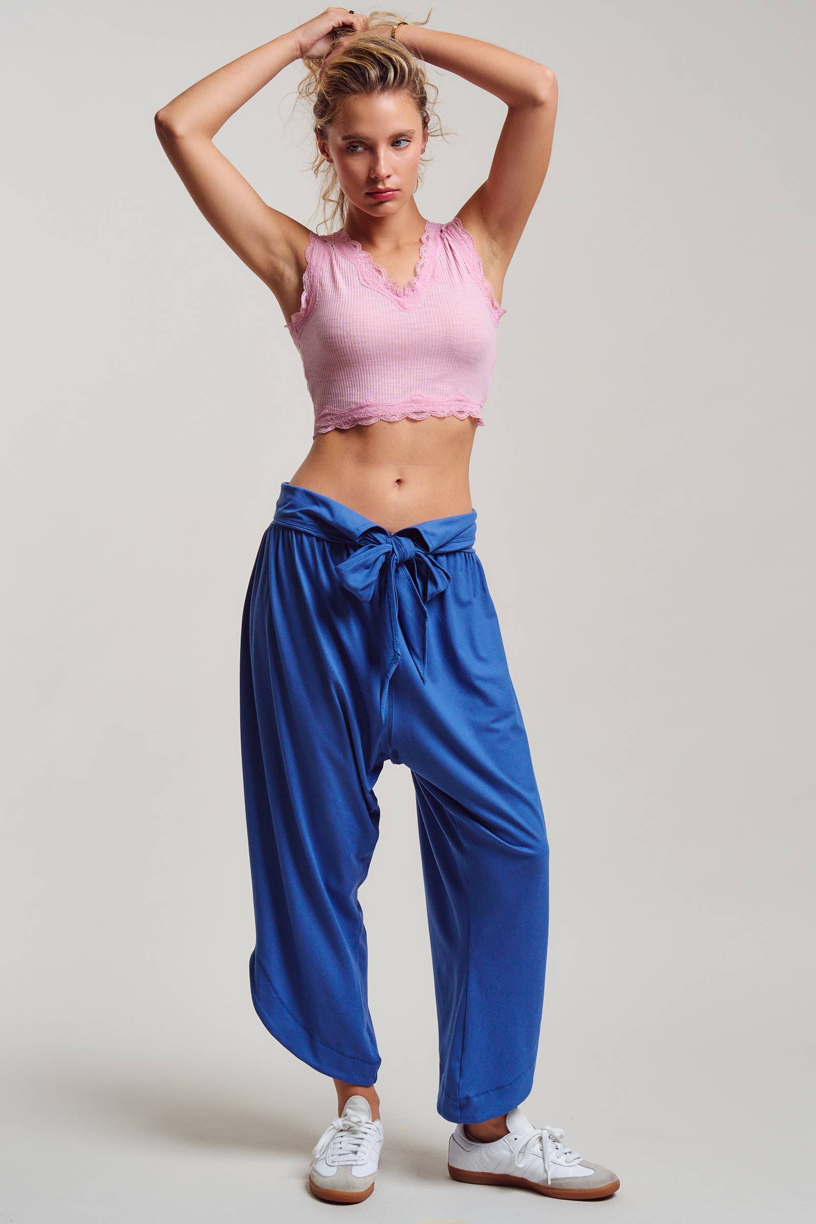 Lace Trim Ribbed Knit V-Neck Crop Top