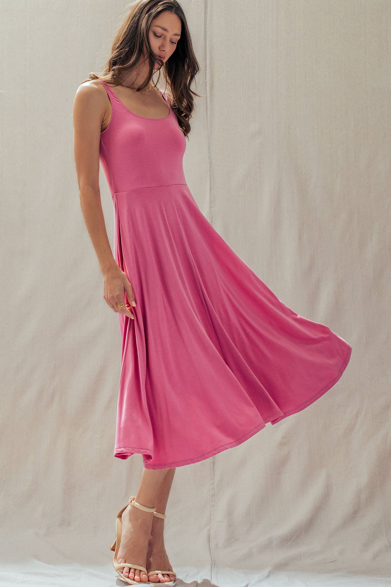 Solid Sleeveless Scoop Neck Midi Dress
