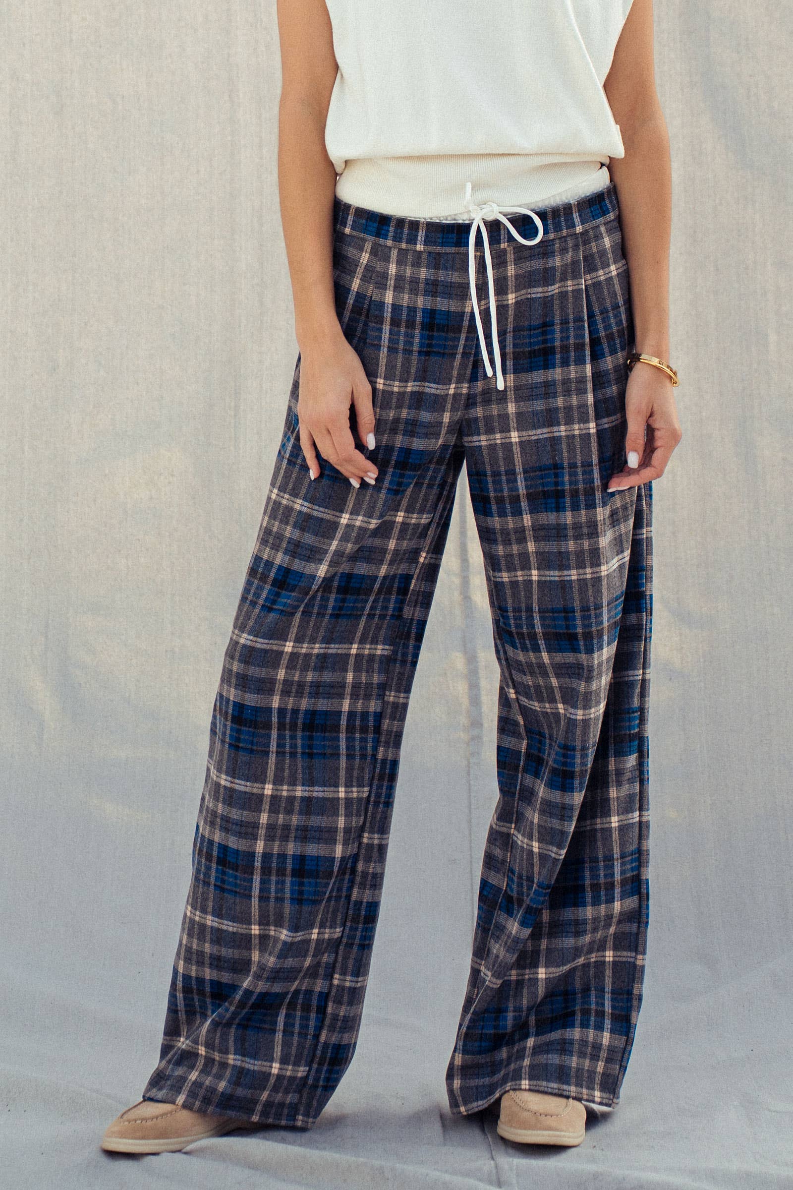 Urban Daizy Elastic Drawstring Waist Plaid Wide-Leg Pants Navy-Grey Pants - Women's (UDZ-PT-00466) – alternate view 4