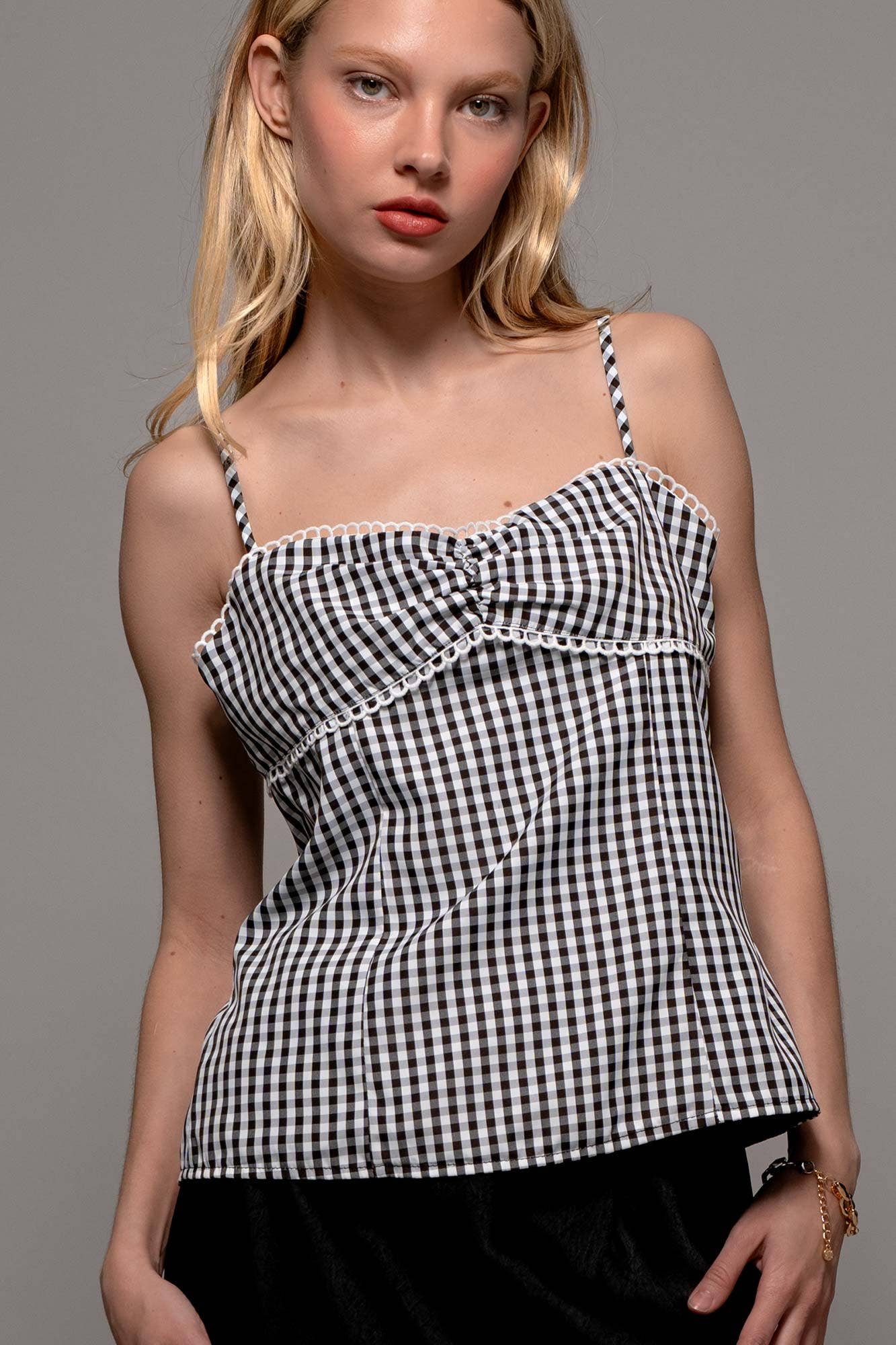 Urban Daizy Gingham Scallop Trim Cropped Tank Black Tank Top - Women's (UDZ-TP-01035)