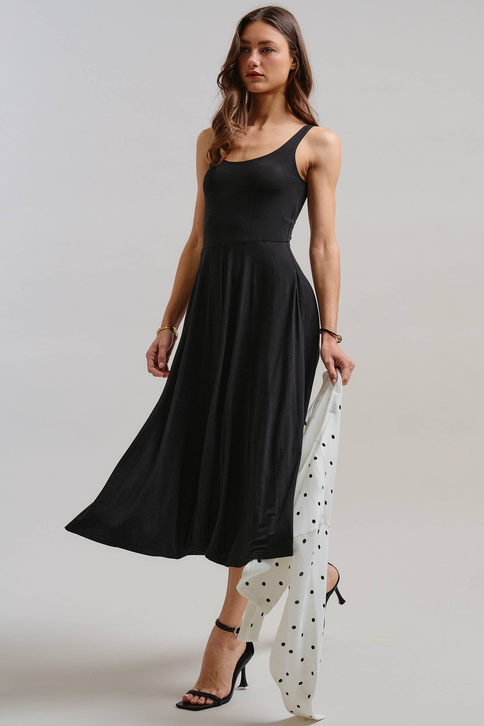 Solid Sleeveless Scoop Neck Midi Dress