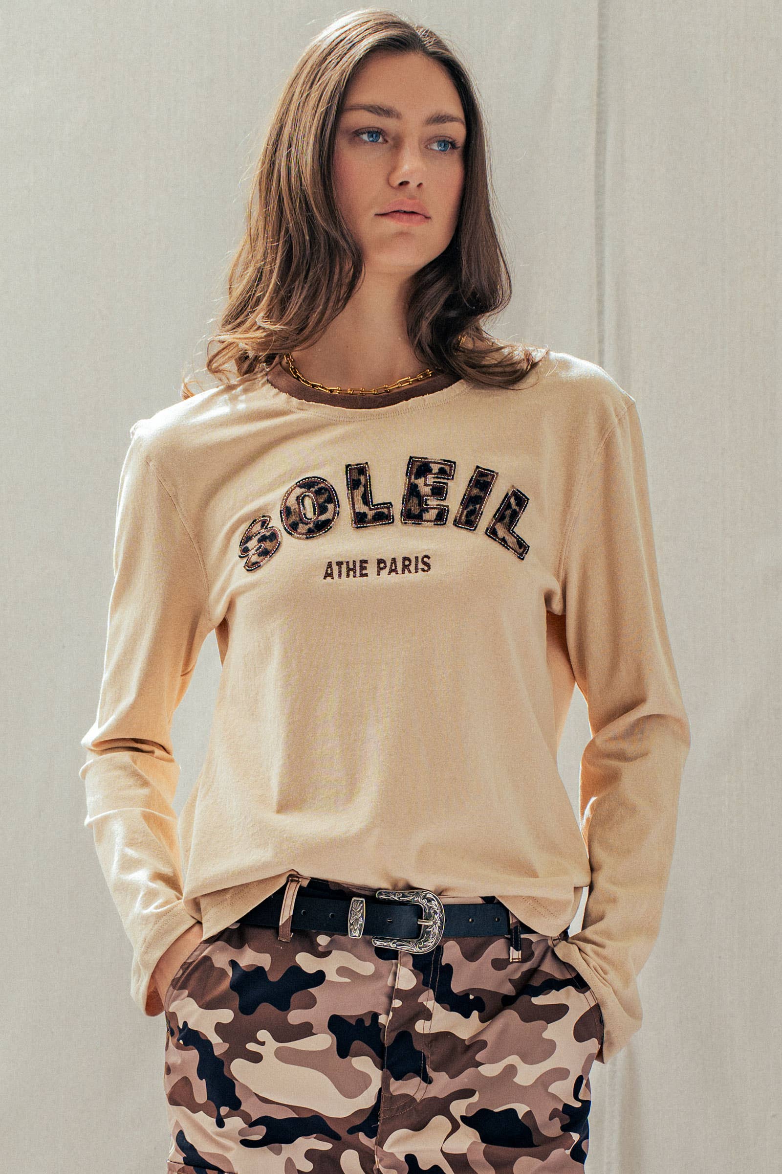 Urban Daizy Soleil Leopard Appliqué Raw Hem Cotton Tee Khaki T-Shirt - Women's (UDTP1329-Khaki)