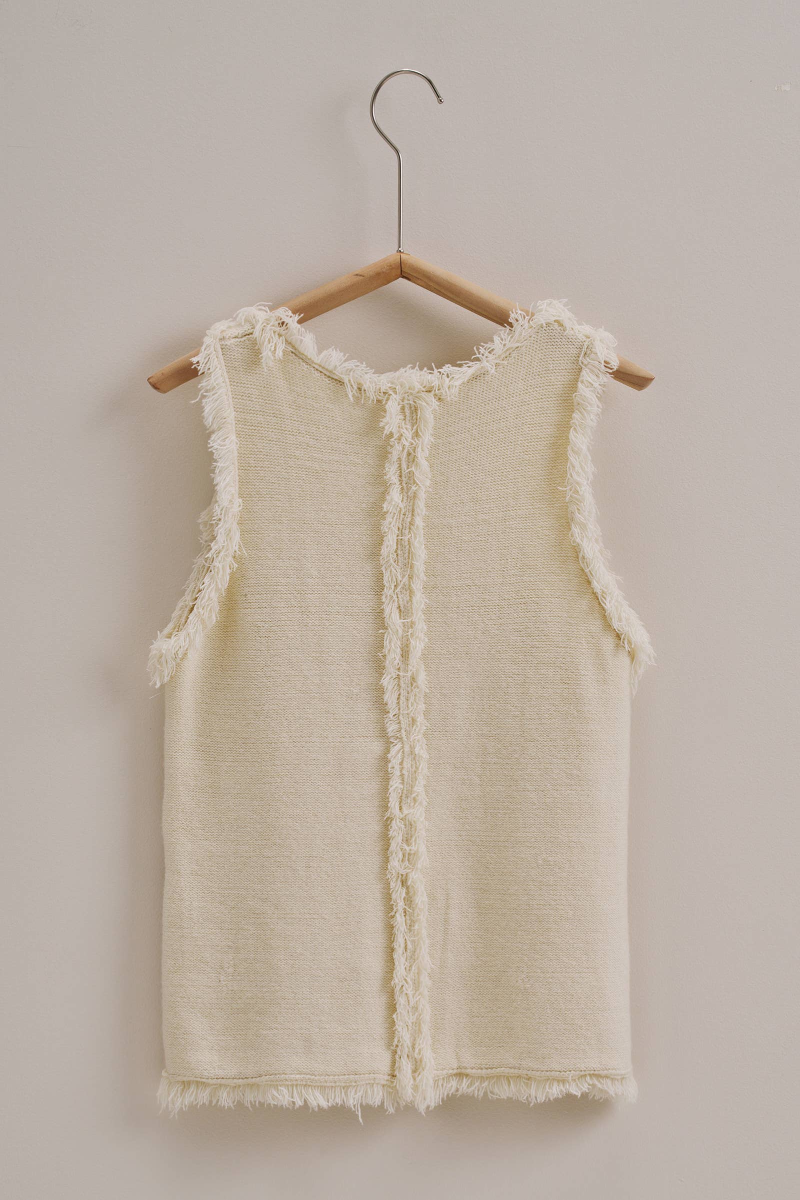 Frayed Trim Textured Knit Sleeveless Top