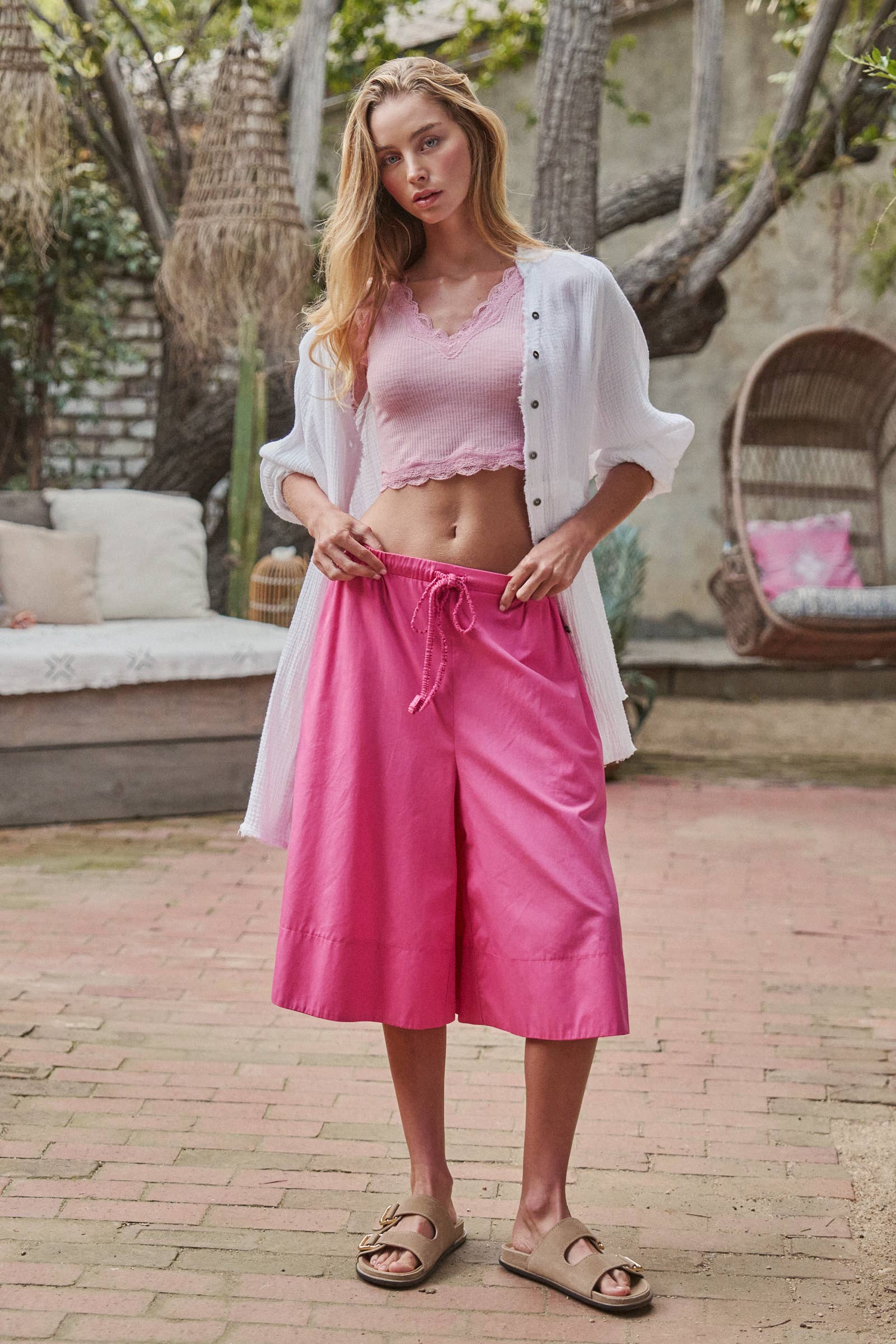 Lace Trim Ribbed Knit V-Neck Crop Top