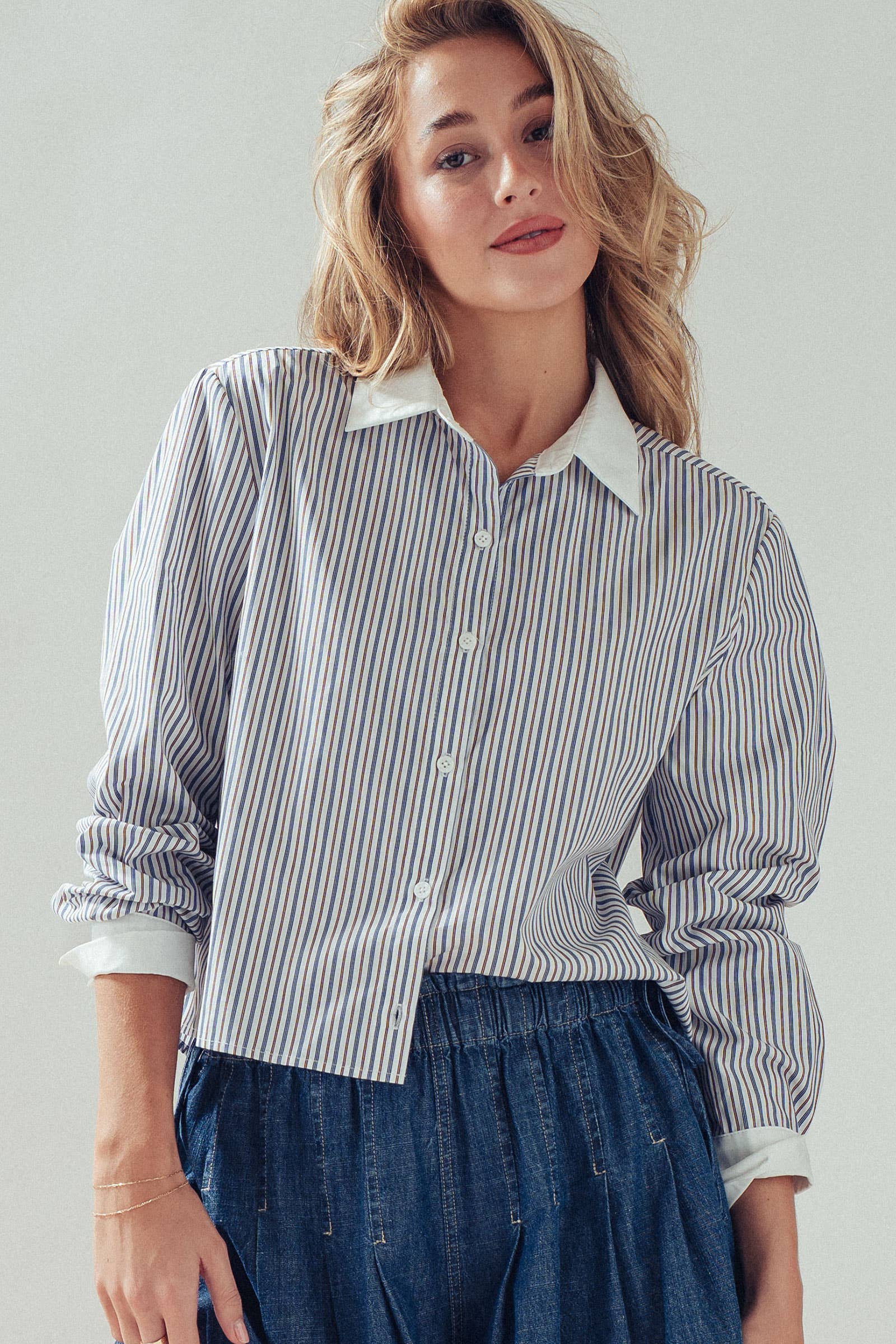 Urban Daizy Stripe Contrast Collar Button Down Shirt Stripe Button Down Shirt - Women's (UDZ-TP-01006) – alternate view 3