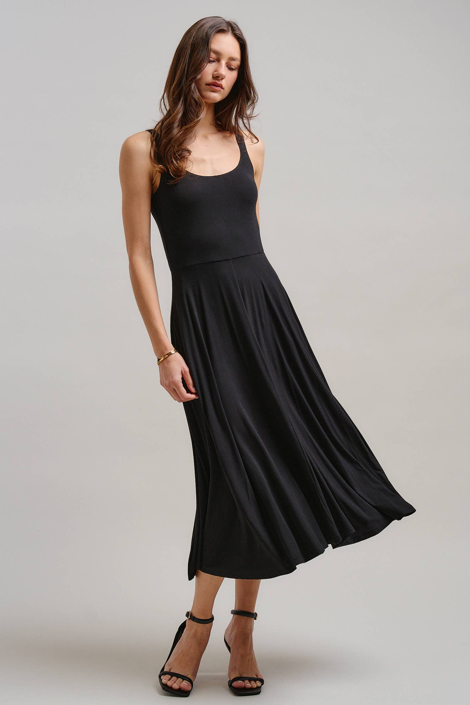 Solid Sleeveless Scoop Neck Midi Dress