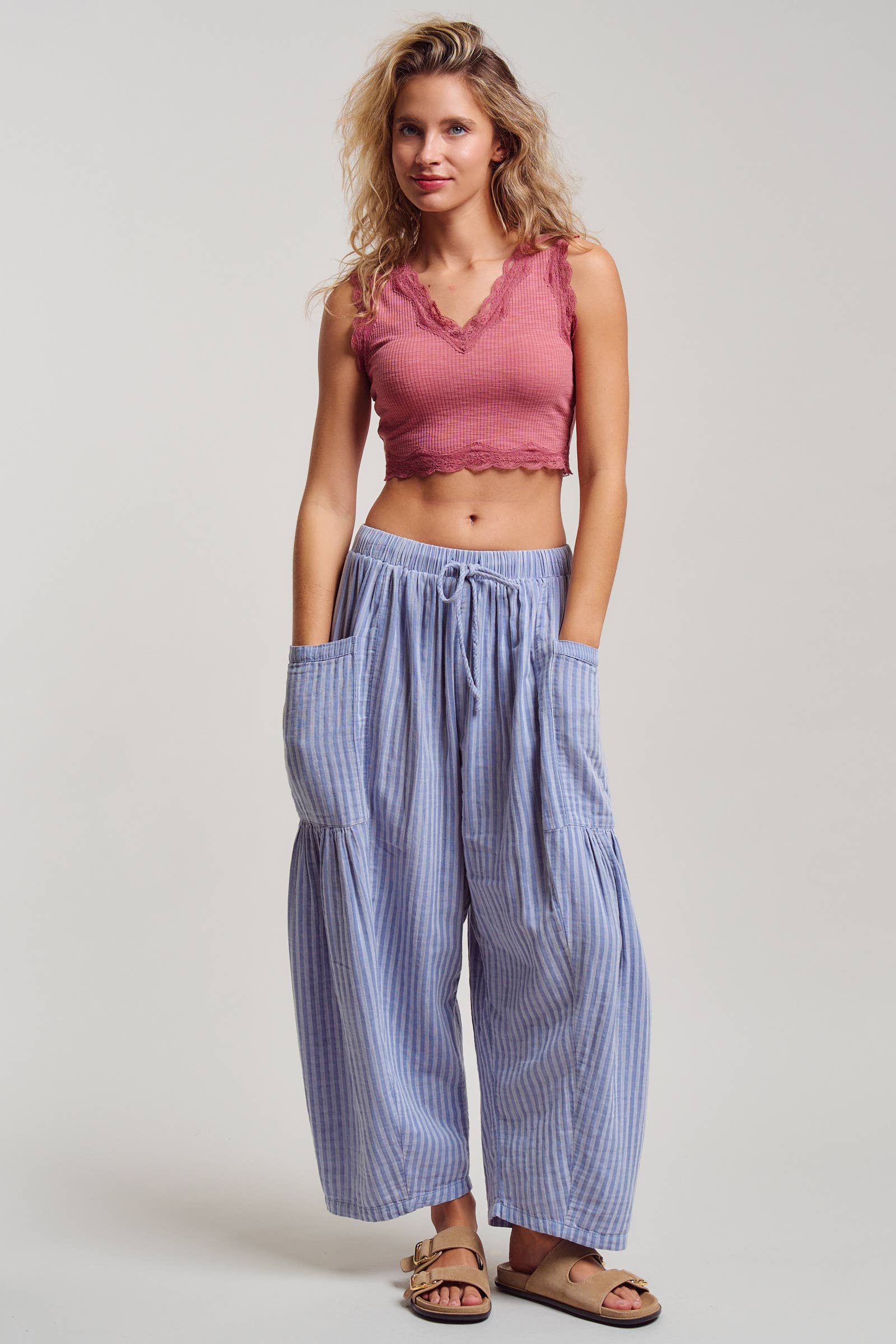 Lace Trim Ribbed Knit V-Neck Crop Top