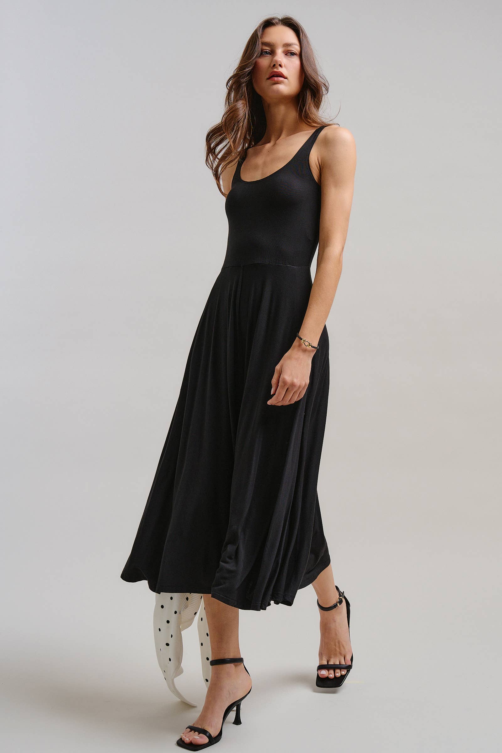 Solid Sleeveless Scoop Neck Midi Dress