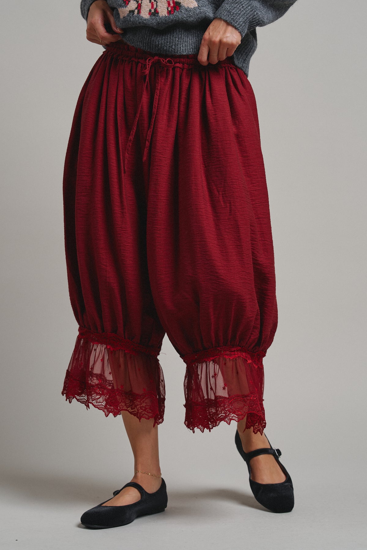 Lace-Trimmed Cropped Bloomer Pants