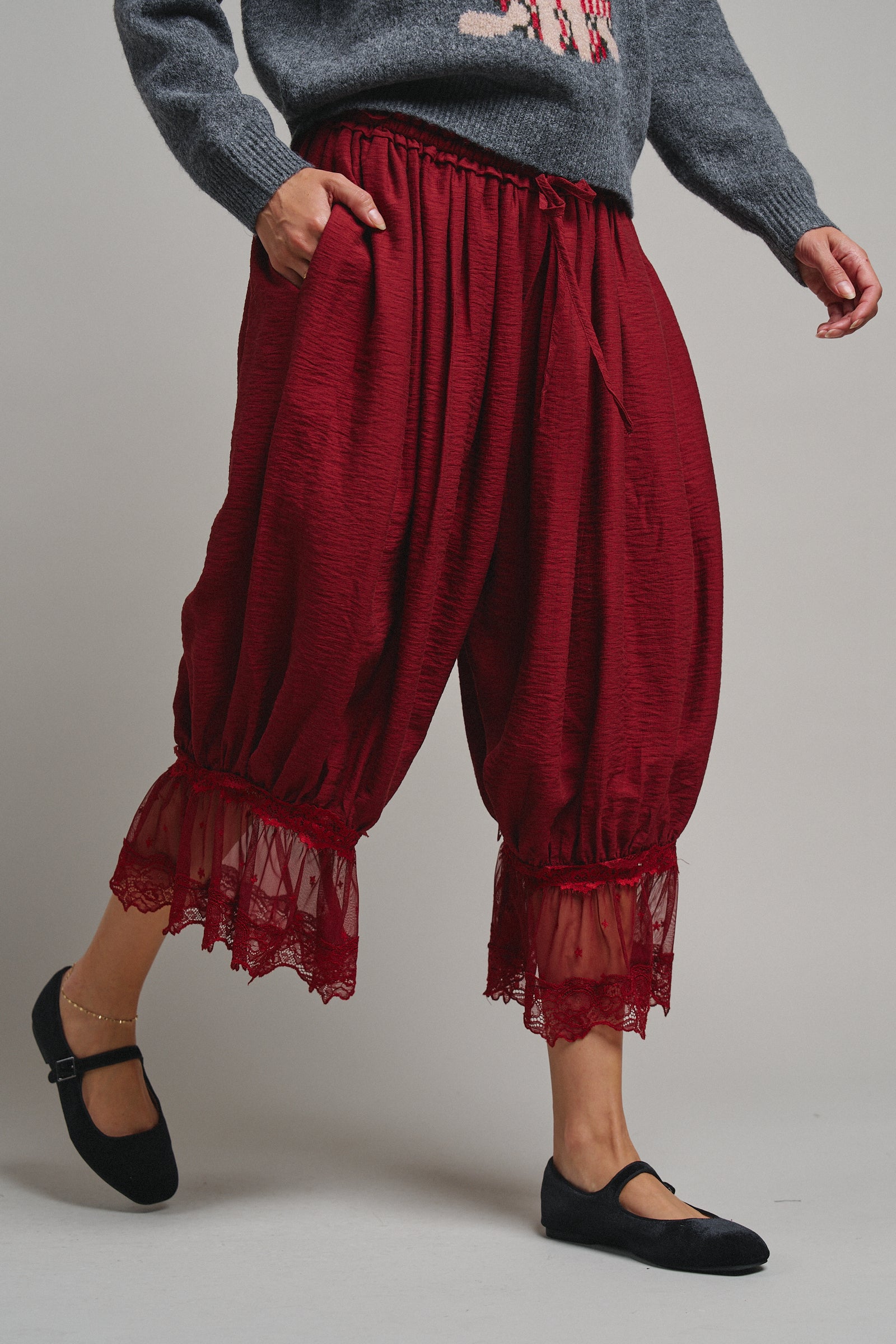 Lace-Trimmed Cropped Bloomer Pants