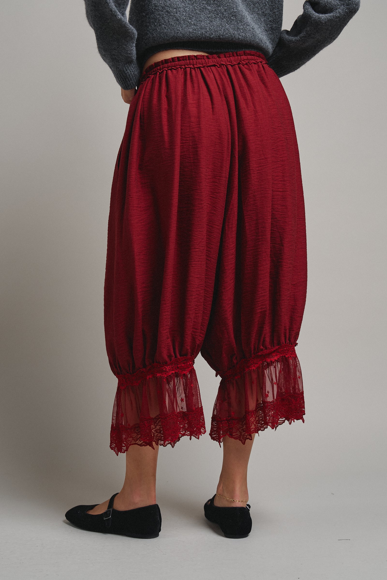Lace-Trimmed Cropped Bloomer Pants