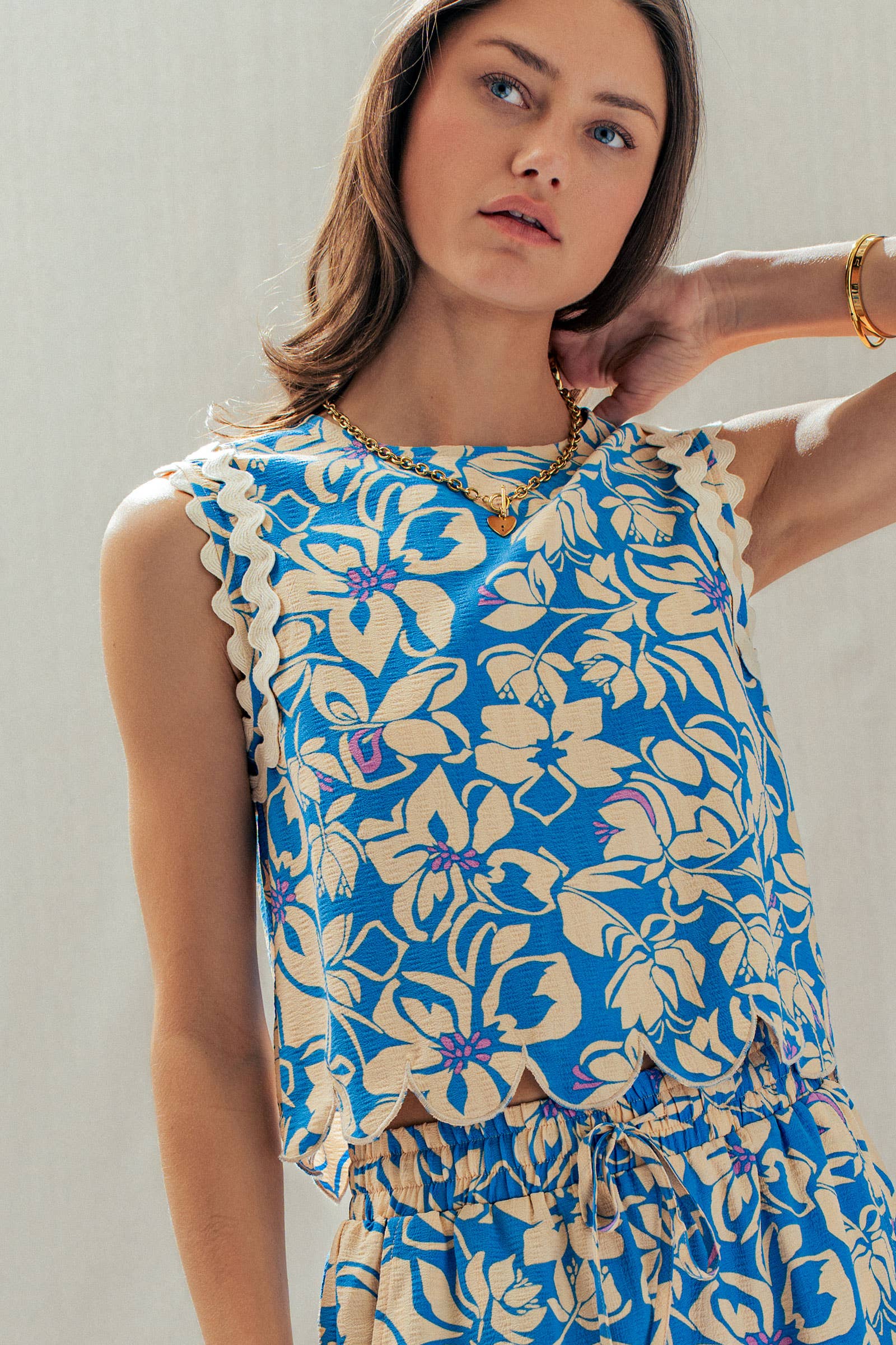 Floral Print Scallop Edge Sleeveless Top